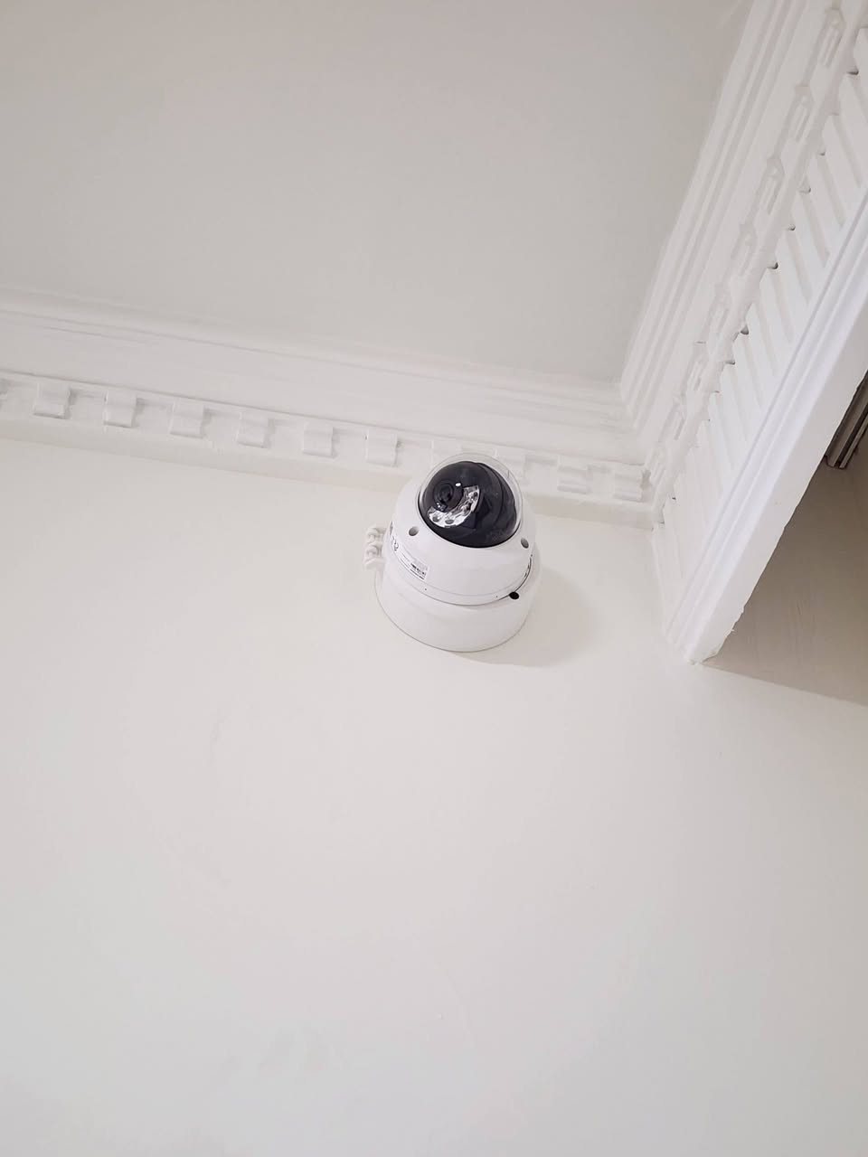 جزء من عمل كادرنا المتميز 
تم تامين مبنى شركه في منطقة المنصور 
بعدد 18 كامرة ip hikvision 
بدقة 6mp و 4mp 
ليلي نهاري ملون مع صوت 
مع الاخذ بعين الاعتبار اقطار العدسات المناسبه لمواقع الكاميرات 
مع موقعين للتحكم والمشاهدة 
............
تنصيب وصيانة كامرات المراقبه 
شبكات الانترنيت الداخليه 
ستلايت مركزي 
اقفال سمارات 
بدالات اتصال داخلي 
***********
