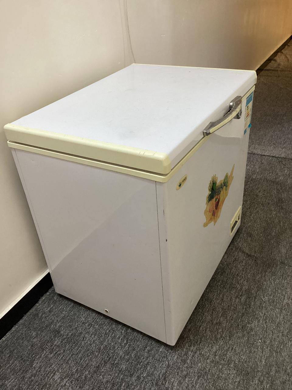 السلام عليكم
مجمده للبيع نضافه 90/100  السعر 175 وبيها مجال 

للتواصل ***********
