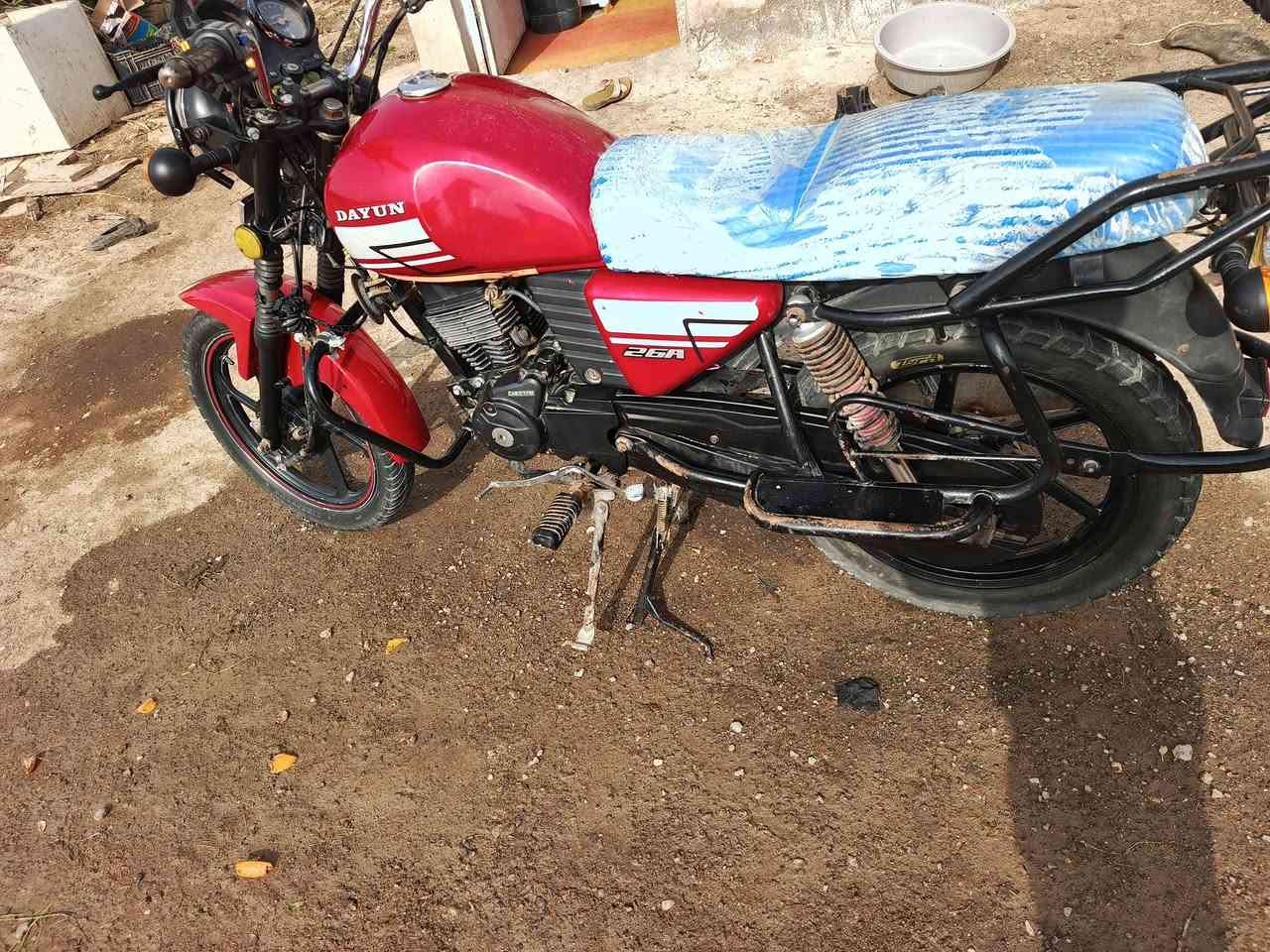 سلام عليكم شباب البيع دراجه دايون موديل 2019 وراق سكنر 5 مابيهة كل نقص مفتوحه مرة  وحدة فقط مكينه خرسه دراجه نضيفه خير من الله أحله من الصورة مكان واسط عزيزيه ***********
