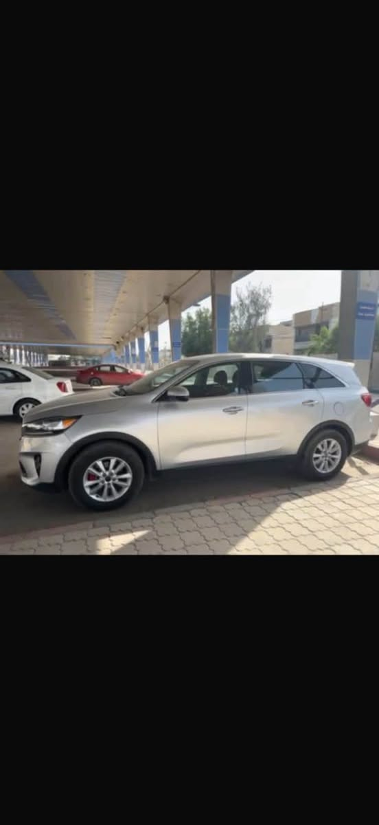 مواصفاتها
سورنتو رصاصي
وارد امريكي
٦ سلندر
ماشيه ١١٣ الف
حادثها باب السايق والخلفه تبديل اصلي نفس اللون 
سعرها ١٨ الف دولار 
للاستفسار الاتصال على الرقم او واتساب 
***********
