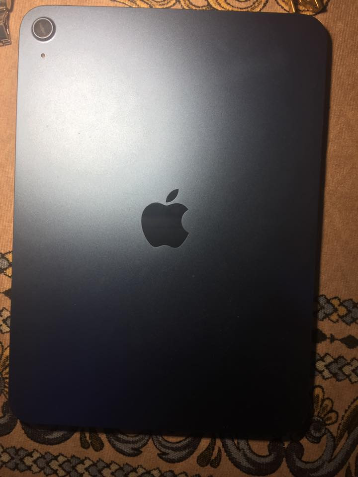 ايباد 10
64 

جهاز نضيف 

بطارية قبل شهرين 100

كارتون وشاحنته وياه

الشاشه بيها شخطين ما يبينون كلش 

سعر 325

***********
