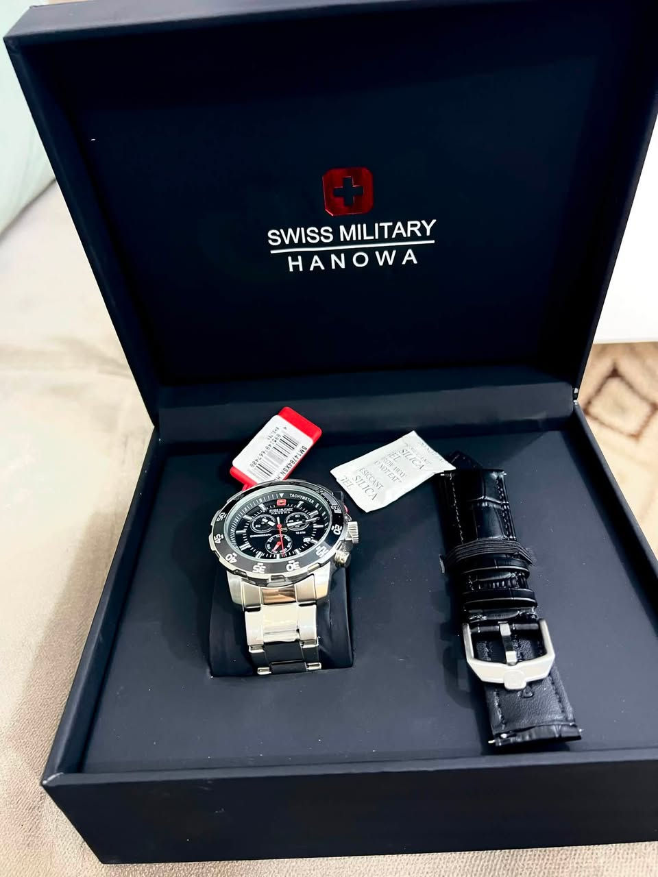 Swiss Military Hanowa Chronograph
سويسري اصلي كرونوغراف رياضي (ساعة ايقاف) جديدة غير مستخدمة
الحركة كوارتز سويسري 
القطر 44مم
الخامة ستانلس ستيل فضي
الوضائف
عرض التاريخ
عدادات فرعية
مقياس Tachymeter
مقاومة الماء 100 متر
الطابع مناسبة رياضي ومناسب للاستخدام اليومي والمناسبات
السعر 120$
***********
