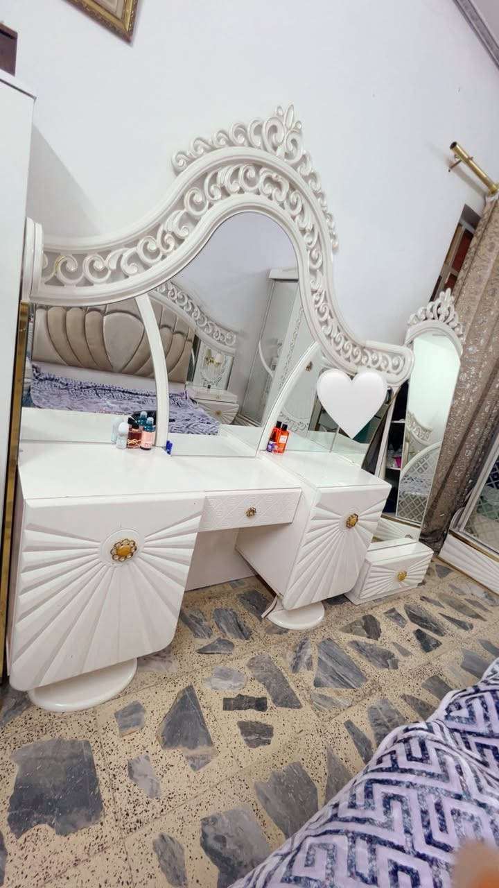 غرفه نوم ايطالي
سرير نفرين

كنتور خانات واسعه 

ميز تواليت

كومديات عدد 3 

طابوريه


**إذا كنت صاحب هذا الإعلان وتريد حذفه لأي سبب، رجاءا أرسل رسالة إلى الدعم الفني**