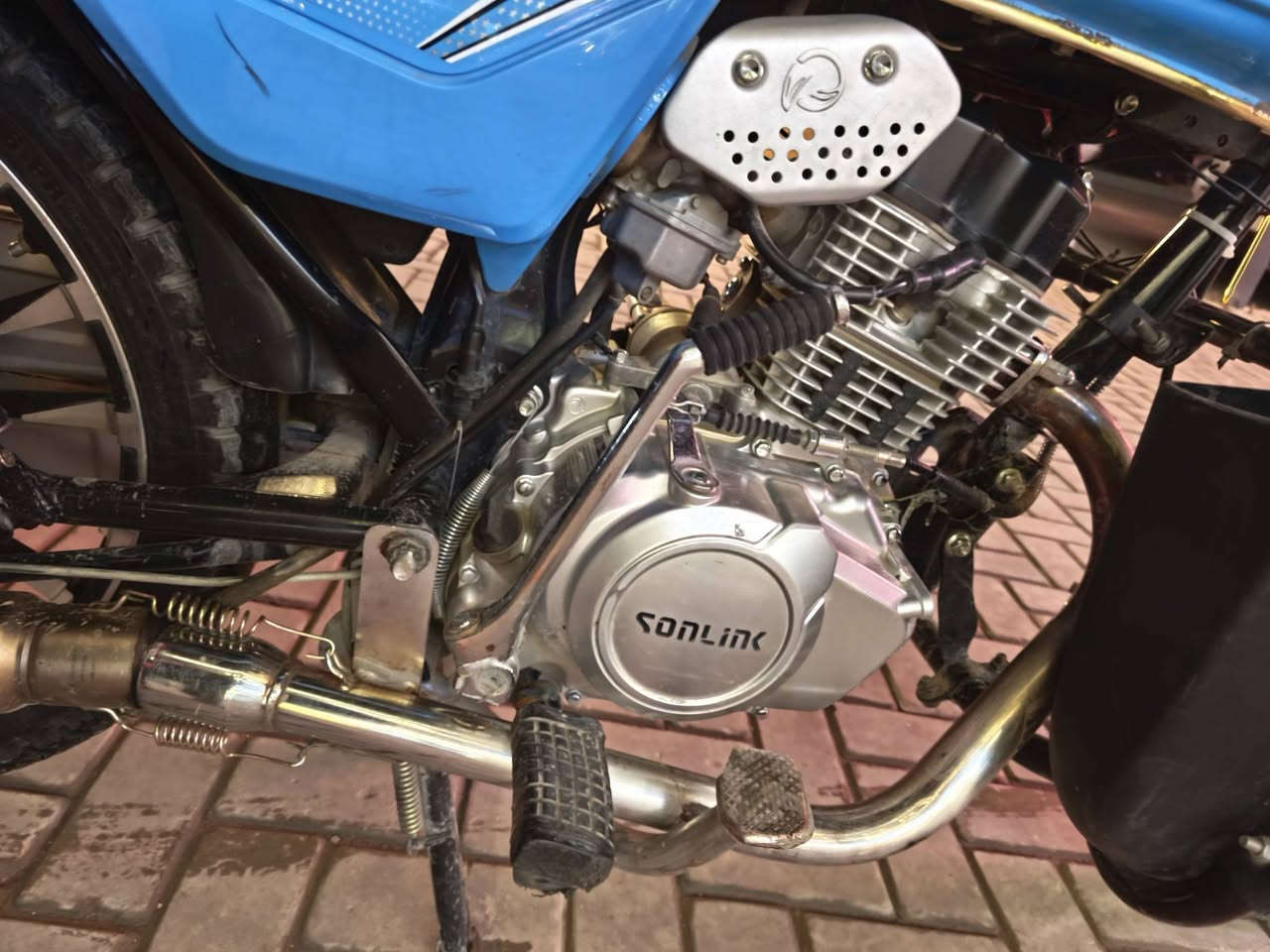 سلام عليكم دراجه سولنك موديل 24 نهايه شهر ال12 على ال25 محرك cpf 150 دراجه كامله مابيه اي نقص ابيعه هيه والغراض الي وياه وترتيب مثل متشوف رايده ب900 وبيه مجال عنواني الدوره رقمي ***********
