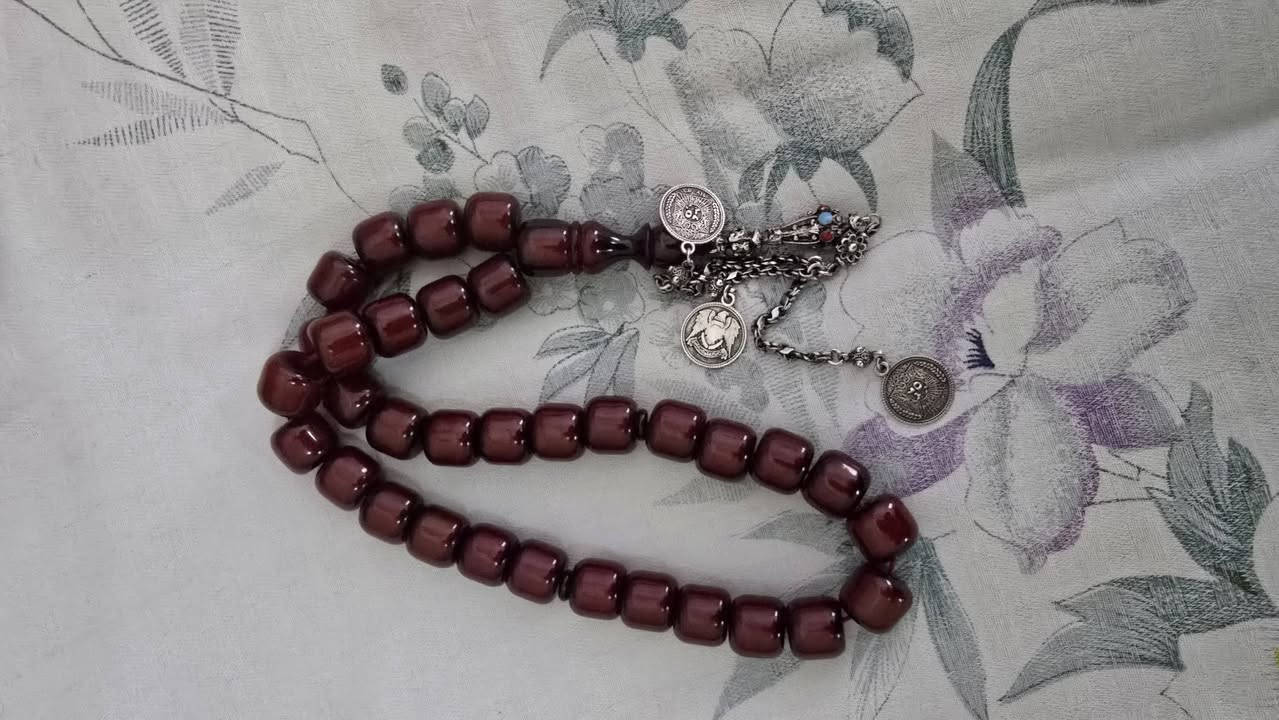 سلام عليكم 
للبيع بس امانه ماعاعرف شنو نوعها


**إذا كنت صاحب هذا الإعلان وتريد حذفه لأي سبب، رجاءا أرسل رسالة إلى الدعم الفني**