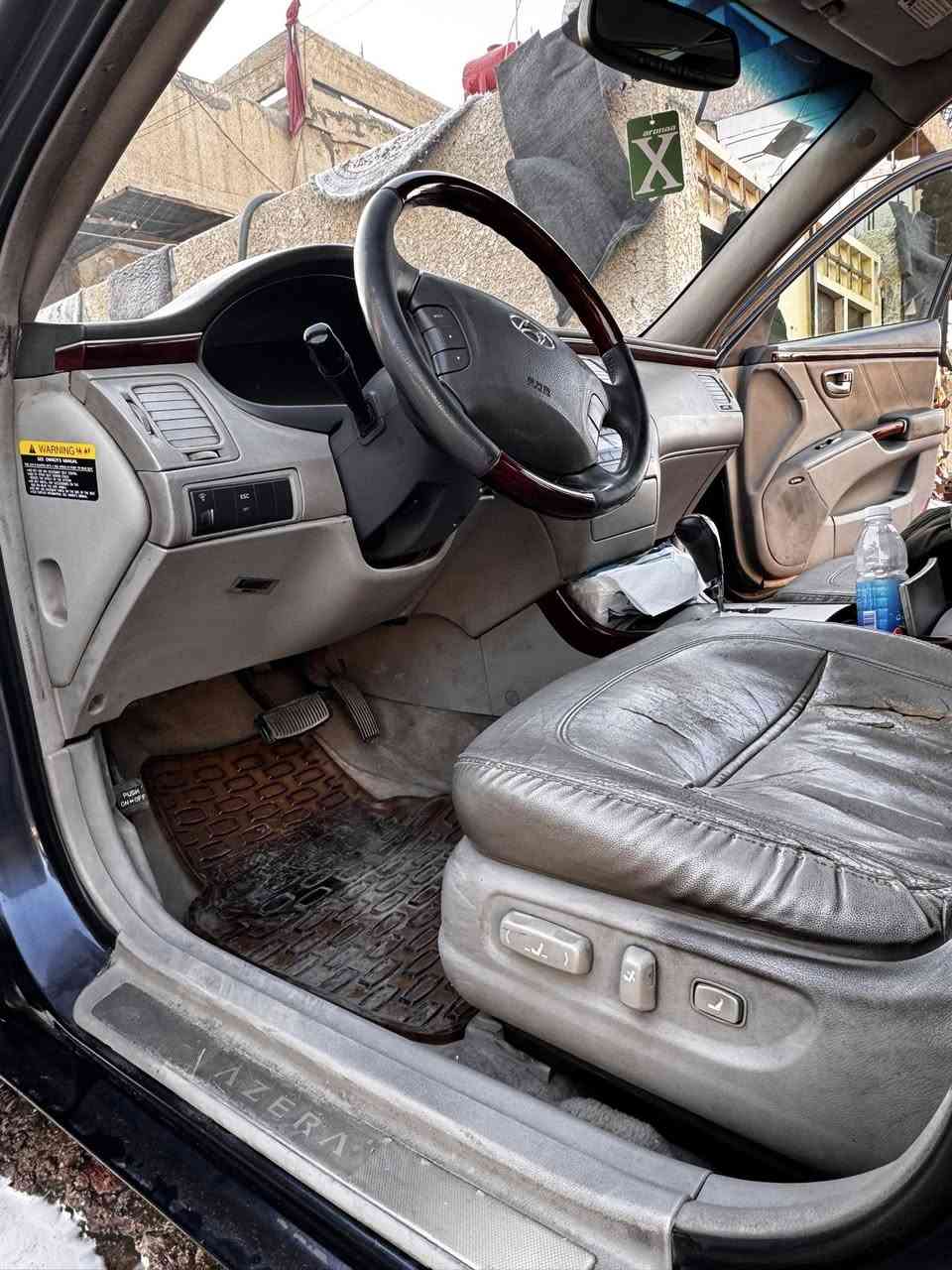 السلام عليكم ازيره موديل 2007 سياره جاهزه كير ومكينه مكفولات تبريد قطعتين ثلج ❄️ سياره لمتد فول 1/1 كشنات تدفئه + كهرباء تخم تاير جديد شاشه جديده رقم دولي بأسمي مكينه 6 سلندر فتحت سقف حادث امريكا جاملغ ايمن  بدون دواخل صبغ ثلاث قطع فقط باقي مكفول مكاني بغداد جميله *********** سعرها 90 وبيه مجال بسيط
