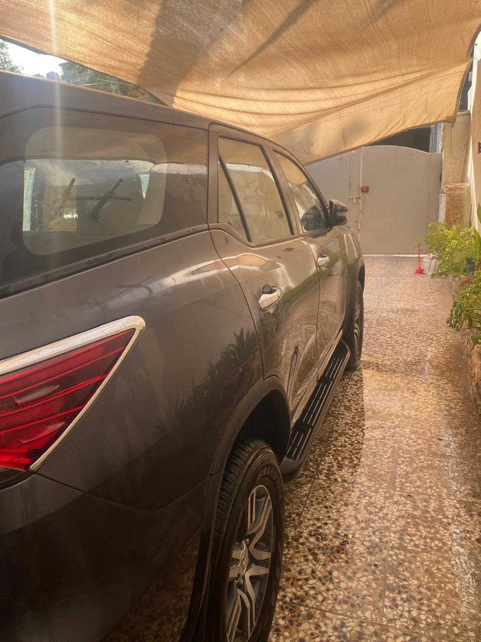 السلام عليكم …
فورچنر 2023 خليجي مكفولة رقم بغداد انگليزي 
تحويل مباشر السيارة بإسمي والسيارة زيرو وعلى ايدي..
المواصفات :
محرك 2700cc تنفس طبيعي 
4 سلندر 
نظام ECO , PWR
تحكمات ستيرن 
شاشة Carplay , Android Auto 
كامرة وحساسات امامية وخلفية 
عدد المقاعد 7 
3 قطع تبريد 
لايتات LED + لايتات نهاري 
السيارة 2 wheel drive
مرايا جانبية كهرباء شفط ومانع انزلاق
السيارة جديدة بمعنى الكلمة مكفولة من الصبغ والضرر عدا شخط بالباب الخلف الصدر ..
سعر السيارة 290$ وبيها مجال 
مكاني زيونة للأتصال :

***********
