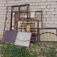 شبابيك للبيع سعر 500وبيهن مجال 07819204463