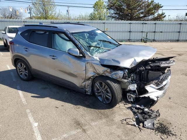 السلام عليكم 
كيا سيلتوس موديل ٢٠٢١ 
فئة S - ٤ سلندر دوش - لايت LED - كامرة - شاشة - حساسات - رادار - تبريد ثلج - تدفئه كشنات 
حادثها بالصورة صار اله سنتين عندي سياره تخبل وعتماديه 
السعر ١٢٥ وبيها مجال للشراي 
للتواصل ***********
