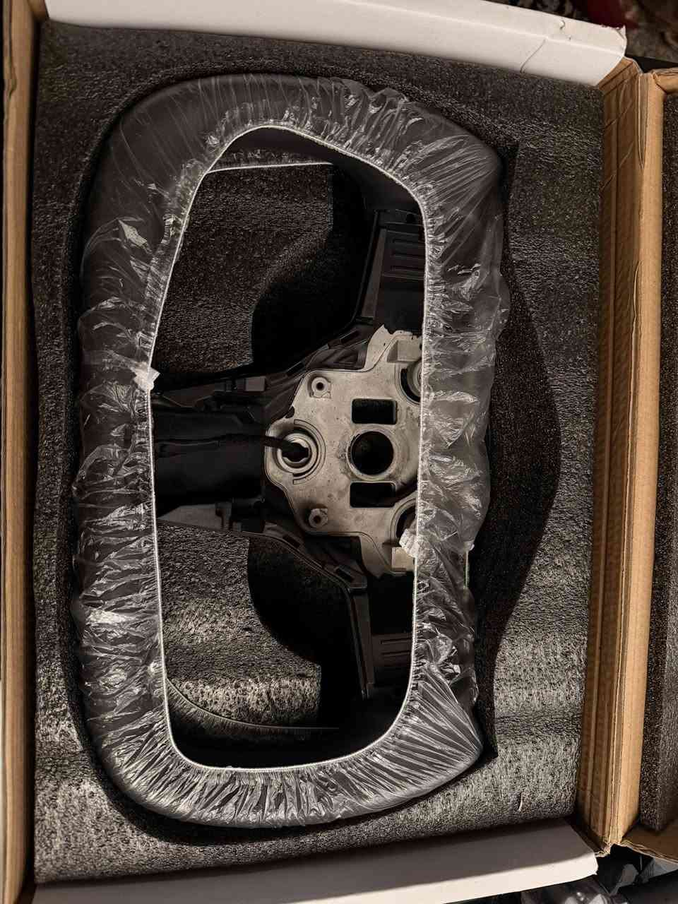 سلام عليكم. ستيرن يوك فتحات جانبيه كاربون فايبر تدفئه 
***********
