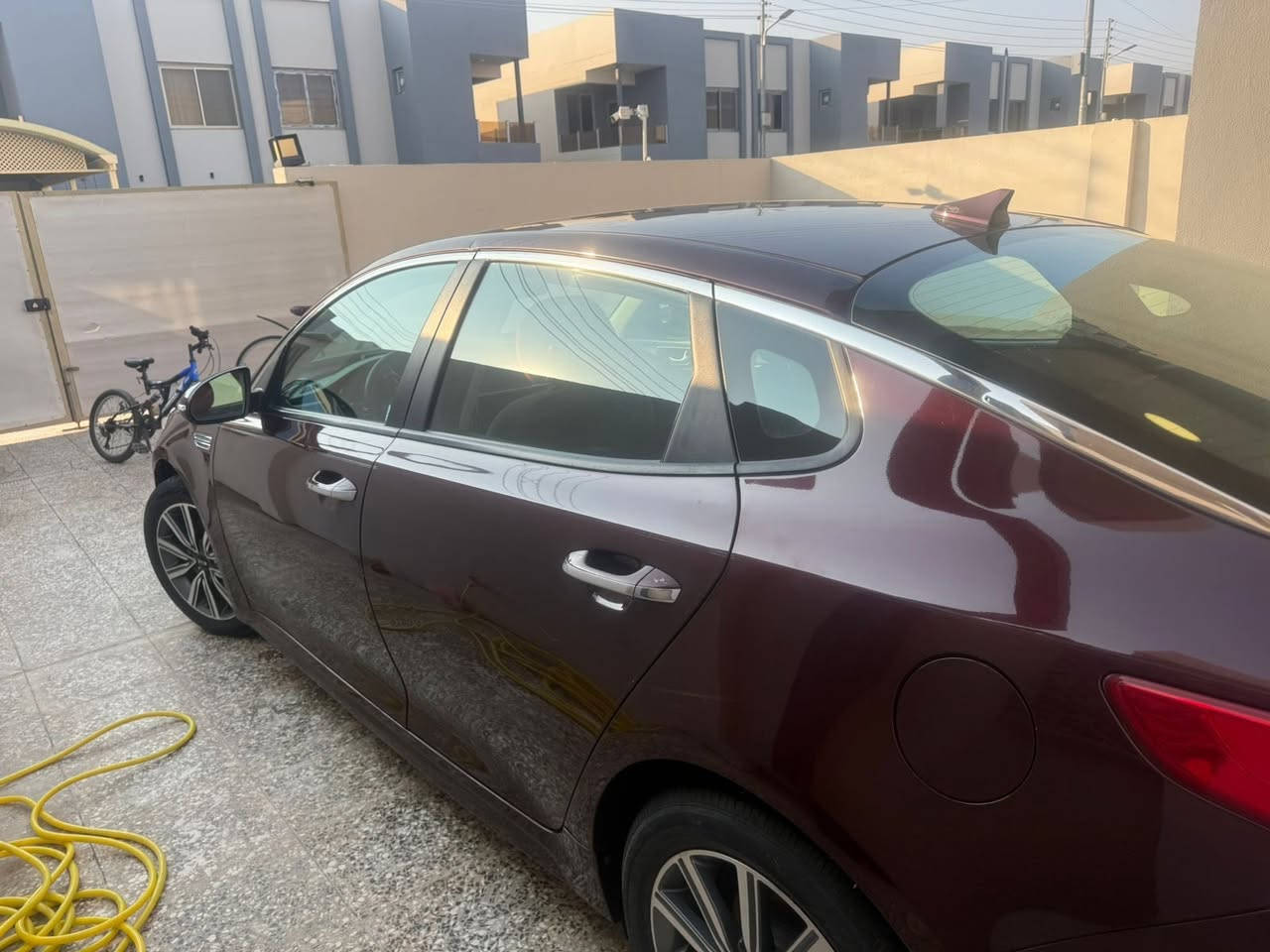 كيا اوبتما موديل 2019 شكل 2020 
محرك 2400 حساسات جانبيه 
حساسات خلفيه اماره محيطيه وشاشه أندرويد ولايتات زنون عالي وناصي ولد متحرك تبريد تدفئة ضربته خفيفه 
فقط البنيد يرادله صبغ ماشيه 69000 ميل 
مكاني بغداد مجمع نجمة بغداد 
سعر 14 الف وبيه مجال 
للاستفسار الاتصال على الرقم ***********
وان شاء الله ما اقصر
