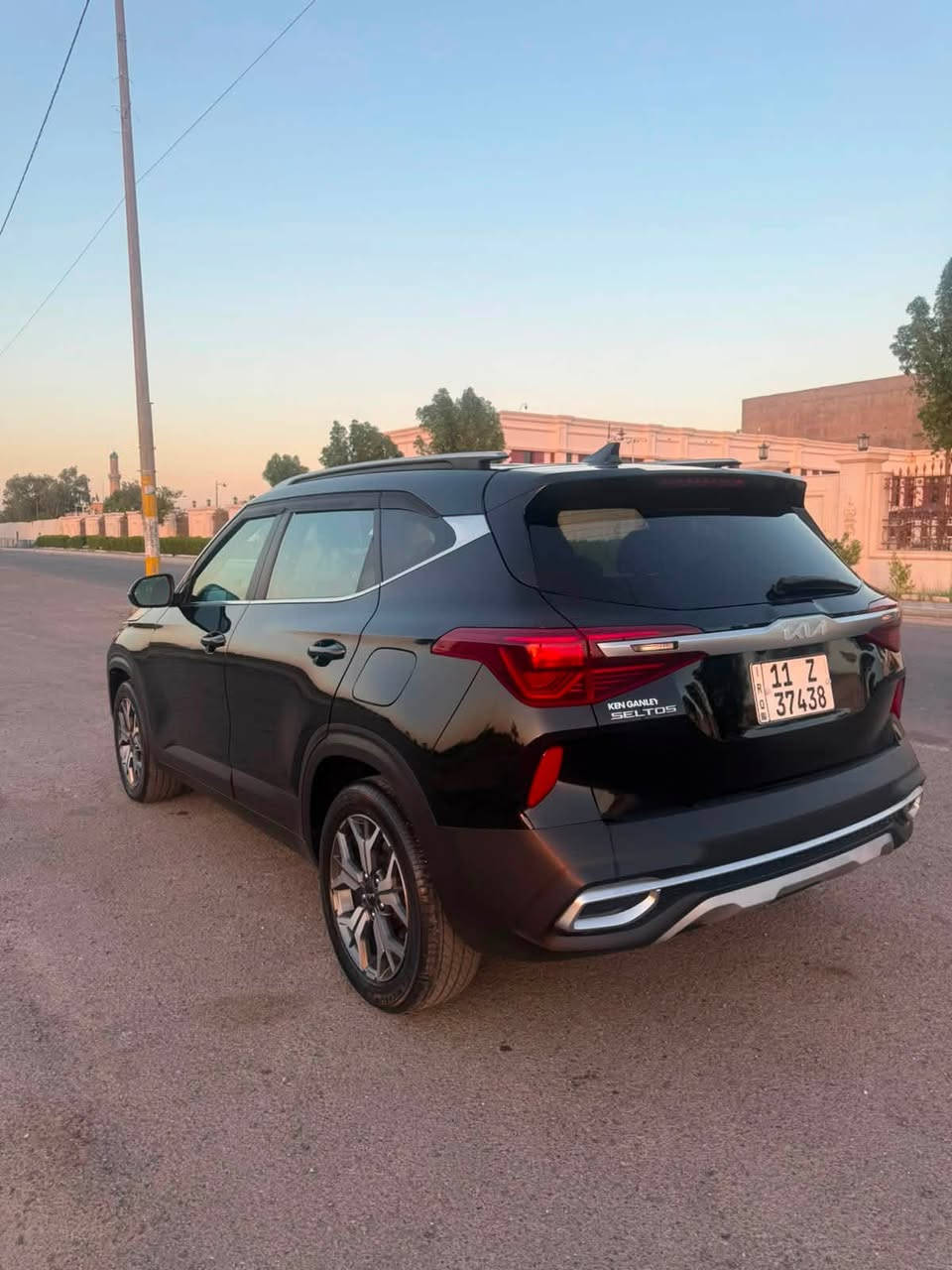 كيا سيليتوز موديل 2023 امريكي
حادثها جاملغ وبنيد ، ارباك ستيرن
مواصفات
بصمه فتحه داخل جلد اسود كراسي كهرباء
كشن تدفئه شاشه كامره تحكمات 
مكينه 2000 دوش 
السعر 157 ورقه بي مجال جدا بسيط
للاتصال *********** مكاني بغداد حي الجهاد
