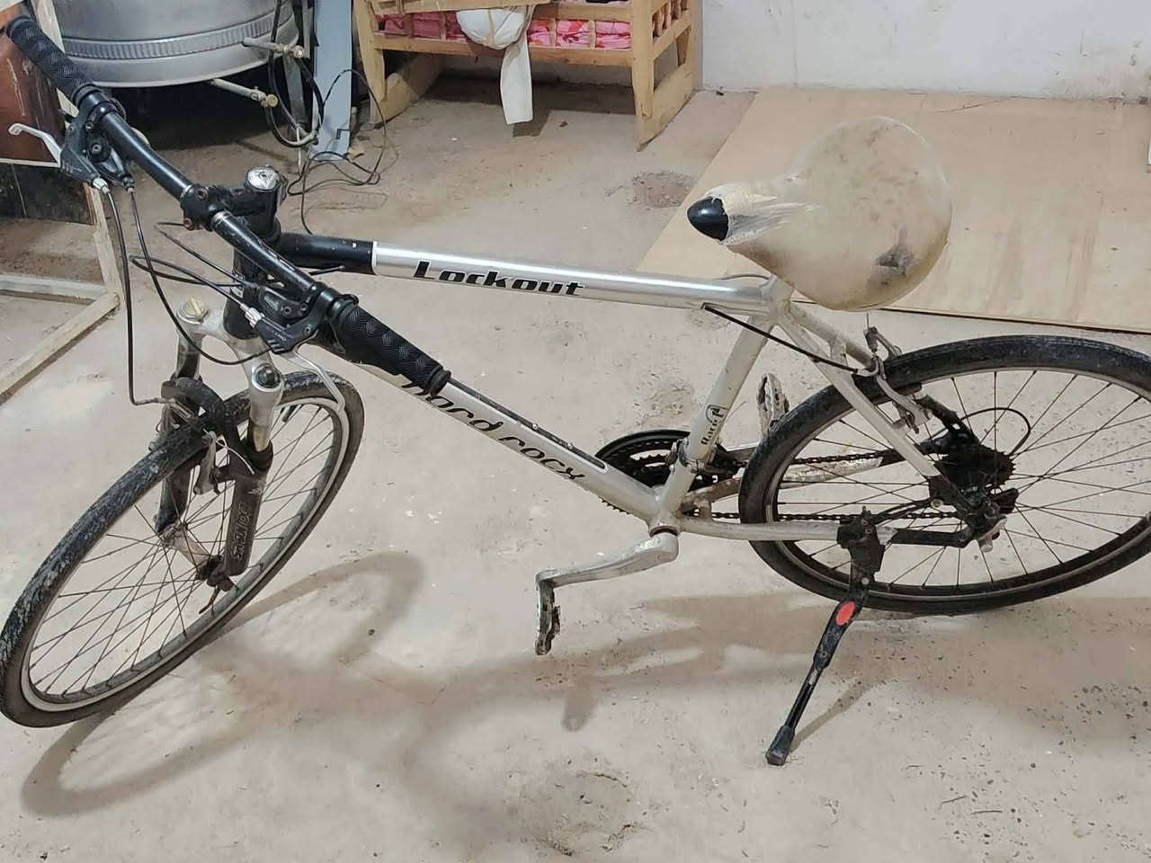 #للبيع🛑 بايسكل 🚲 حجم 26 شرط شغال كلو دبلات والكيورة الجسم فافون خفيف جدآ سعرو. 💸 125 ألف وبي مجال قليل موقع 🏠 موصل جانب الأيمن شارع بغداد قرب🕌 جامع الاغوات.


**إذا كنت صاحب هذا الإعلان وتريد حذفه لأي سبب، رجاءا أرسل رسالة إلى الدعم الفني**