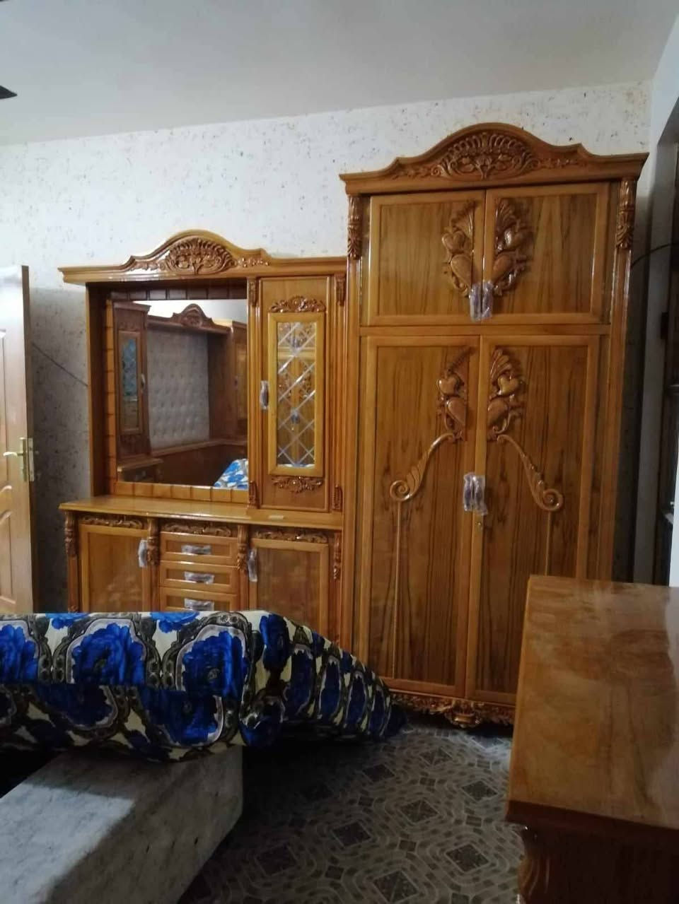 غرفة للبيع جديدة سعر مليونين أو 750 أو بيهة مجال قليل
***********
عنوان شعب
