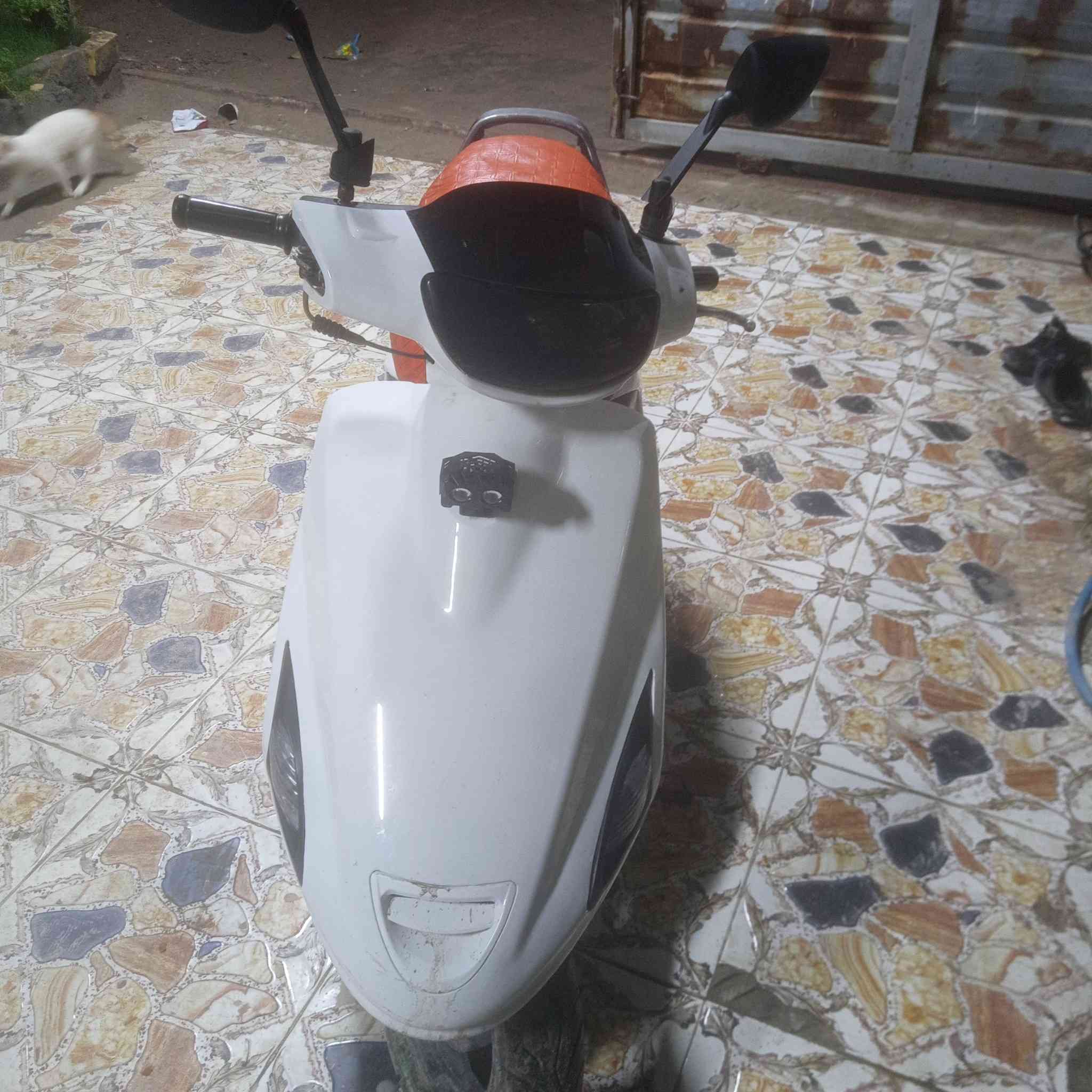 دراجه فراشه حاويه للبيع ما مفتوحه كله شغاله سعر 650وبيه مجال مكان بني منصور ***********
