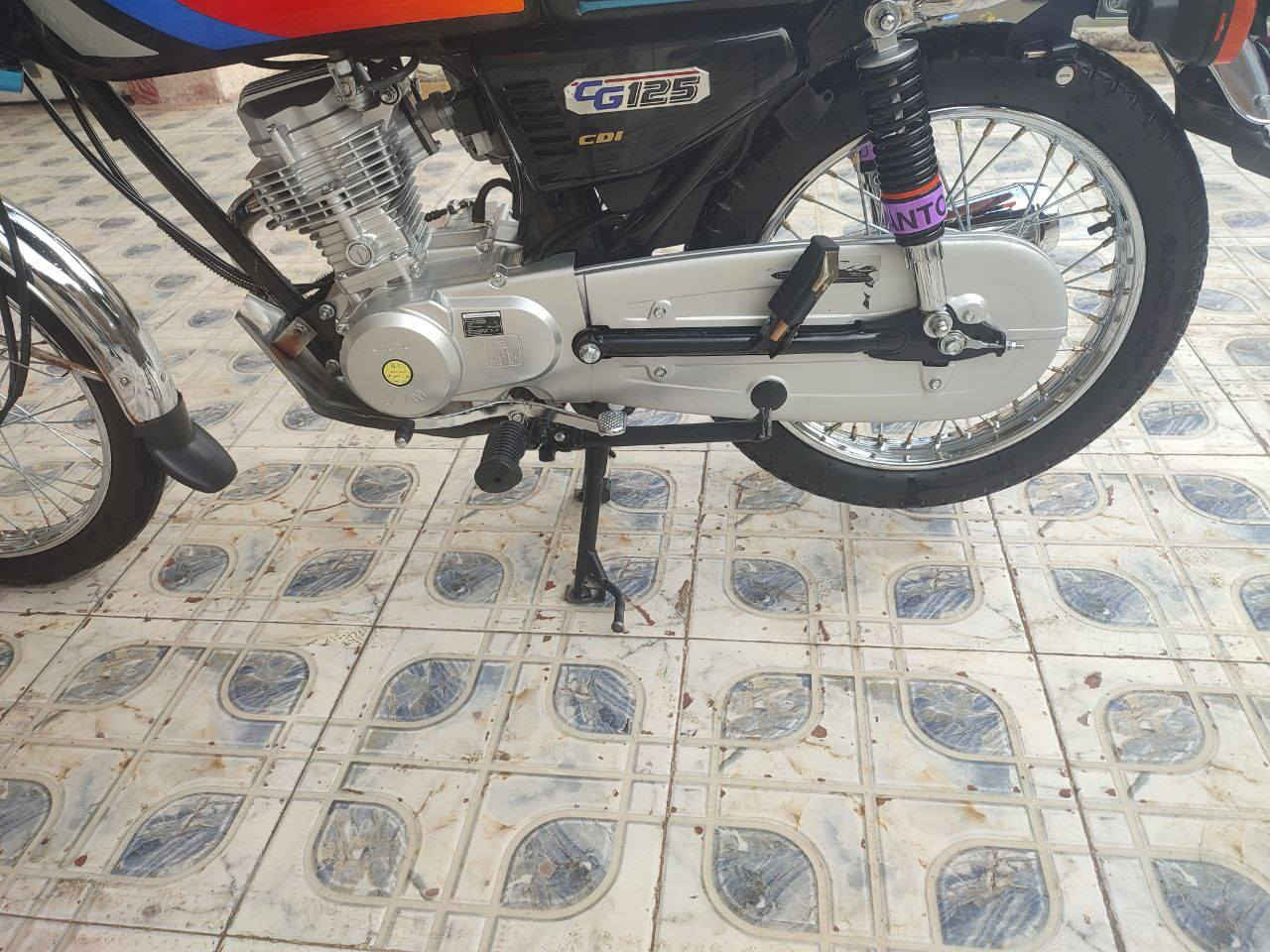 سلام عليكم دراجه نامه امتياز بلاد موديل 2027 أوراق مكاني بابل المركز  السعررر 700 وبيه مجال حك الجيه الاستفسار خاص او هذا رقمي ***********
