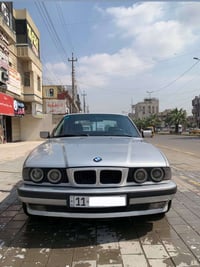 Bmw 525 i 1991 (مسكر عدل ) رقم بغداد جديد وسنوية جديدة والهزه جديدة (ب...