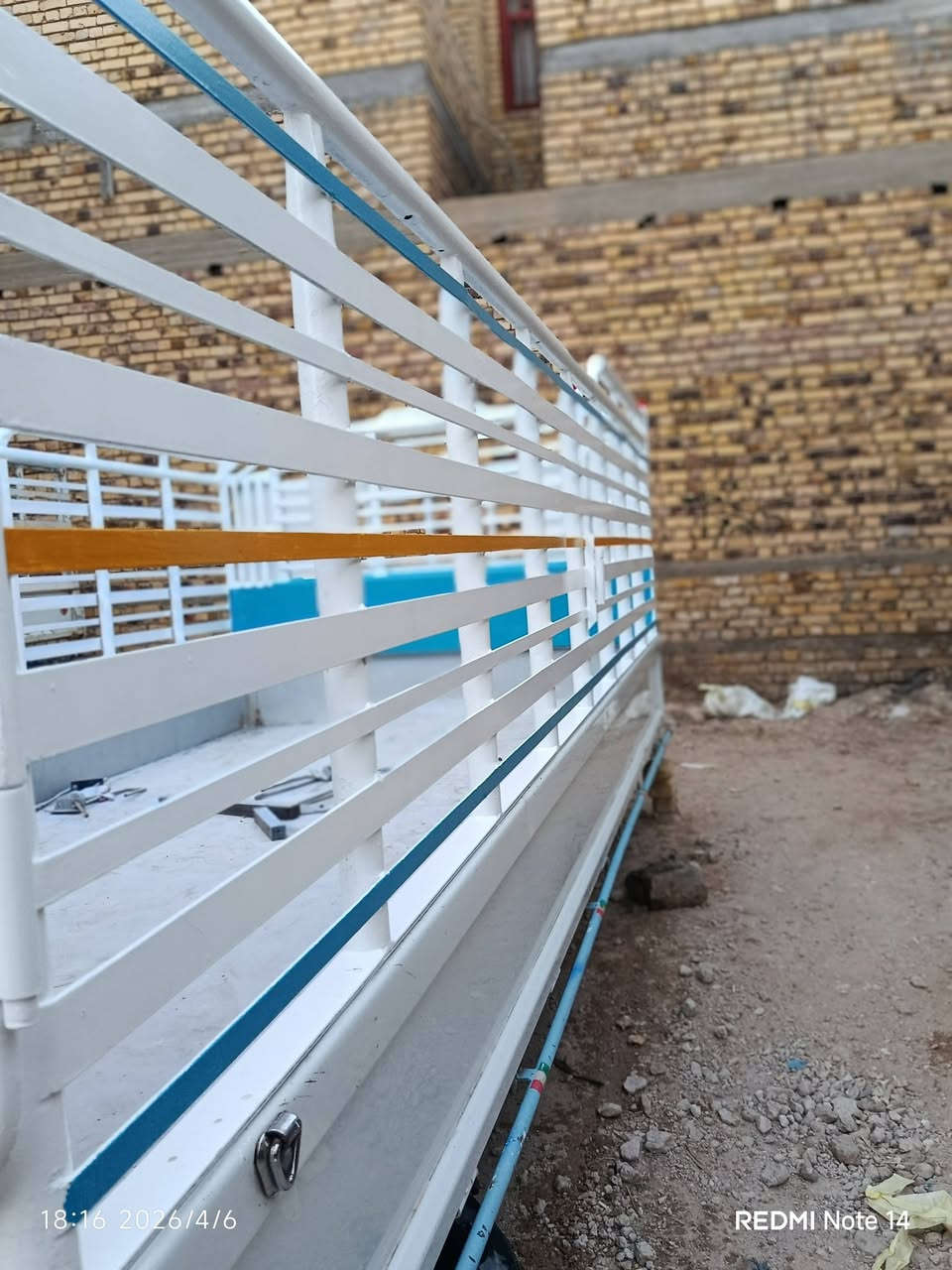 سلام عليكم للبيع بدي كنتر طول اربعه ونص جديد كامل 
***********
