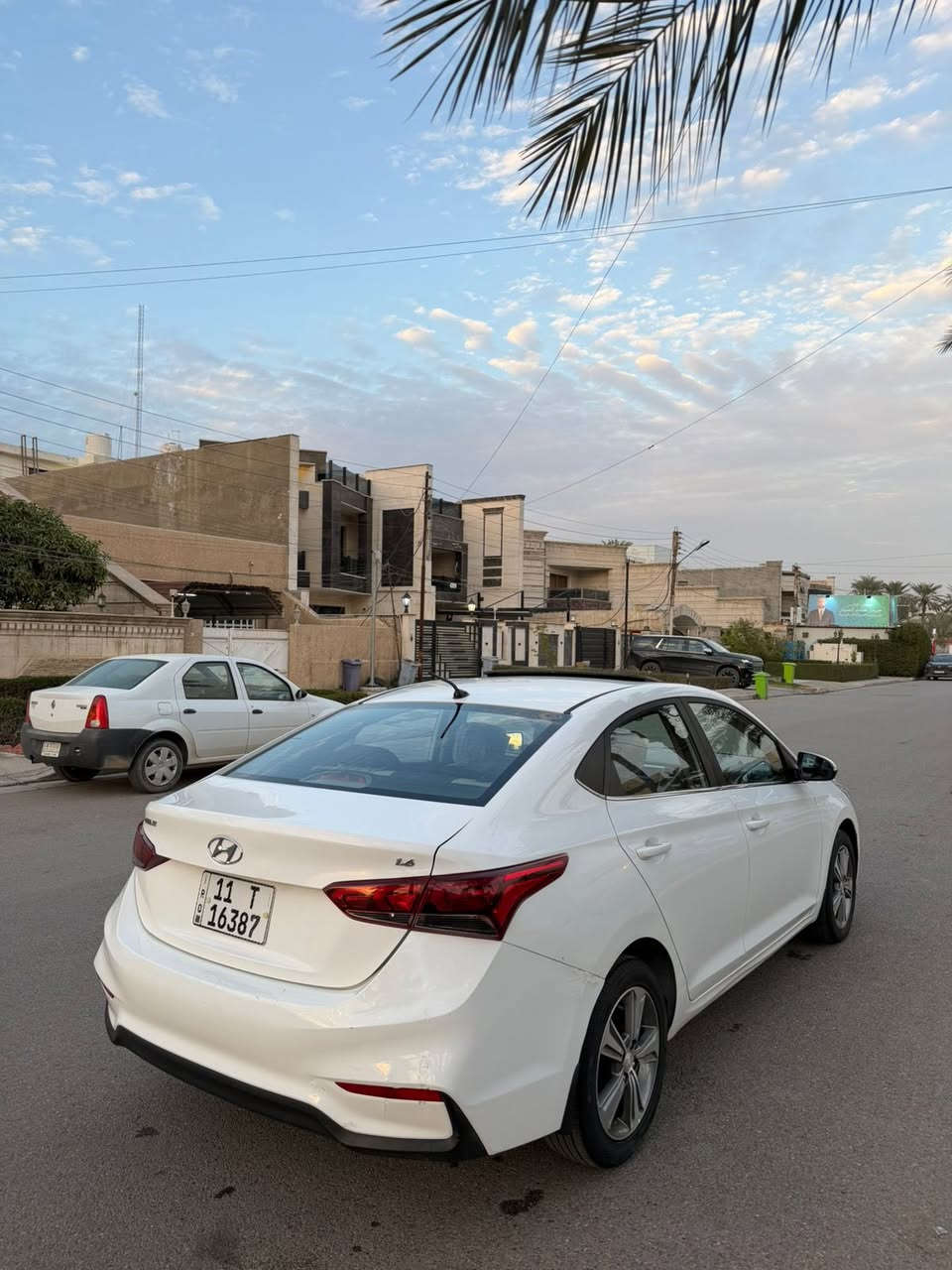 اكسنت 2019 خليجي
بيه خشم الجاملغ الامامي الايمن فقط 
ماشيه 86 
فول موصفات المعروفه 
مكان السياره بغداد السيديه 
السعر 123 
***********
