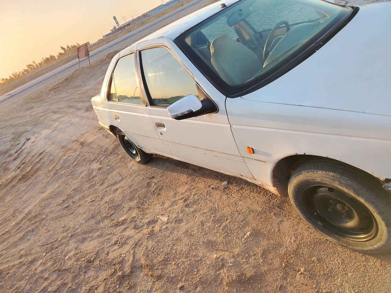 سلام عليكم  بيجو  405 جي ال اكس
موديل  ٢٠١٠ مكفولة من الضربة
كير مكينة  حدادية جديد
التبريد عوزة كمبريسر 
رقم قادسية انكليزي   بسمي. 
  ***********   مكاني  الدوانية
السعر  ٢٦ وبية مجال قليل
