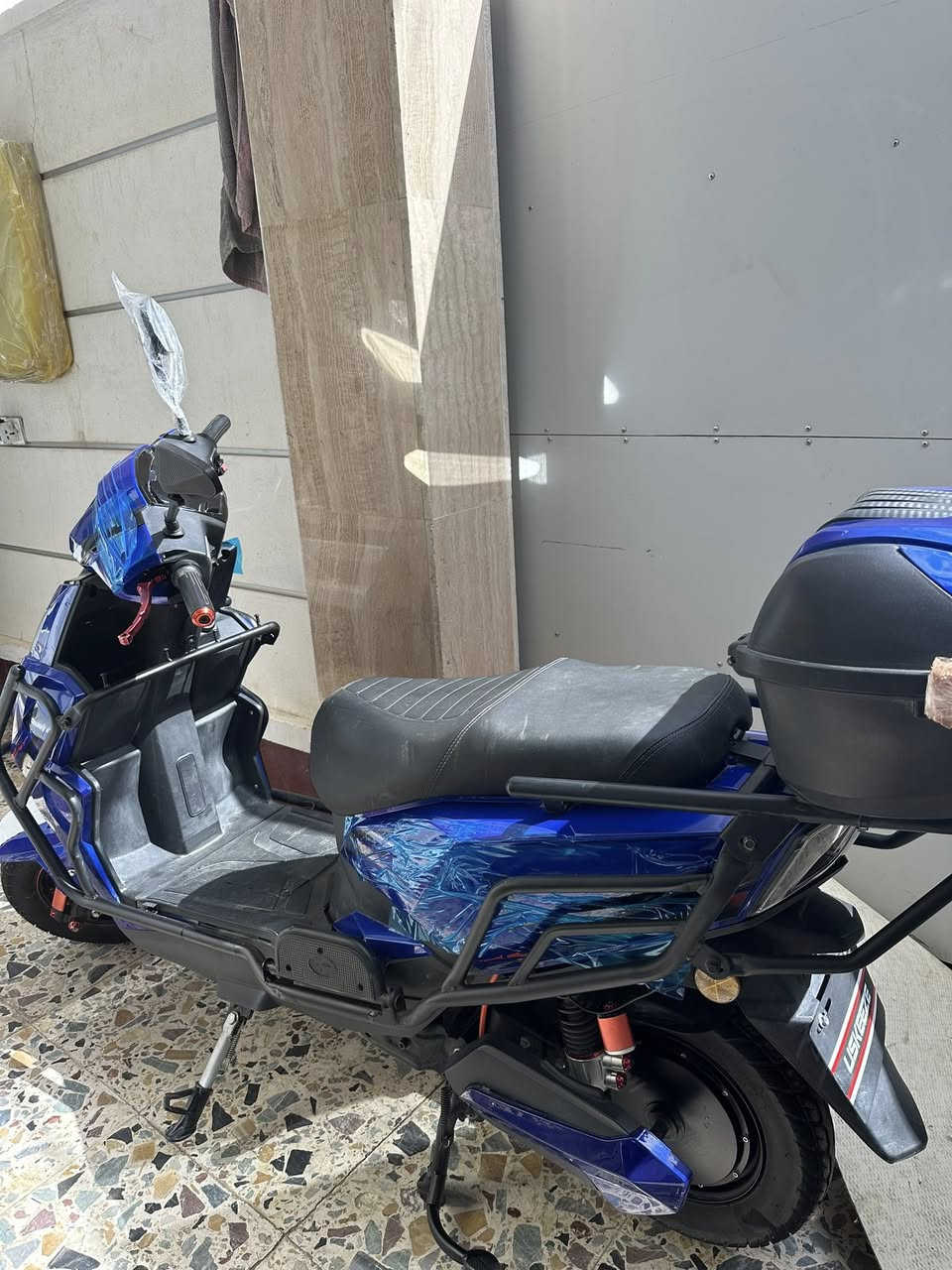 السلام عليكم ماطور شحن ماطور بعده على وضع شركه مدرع بل كامل أربع سرع سرعته ٩٩ موديل ٢٥ لون مميز ٦ بطاريات كبار شرط الفحص وين ميعجبك افحص دبل شاره نضام بك.رجوع إلى الخلف هورن لايت زنون عالي ناصي كله كامل مكمل سعره ٥٧٥ بي مجال عنوان رمادي تاميم اتصال على رقم ***********
