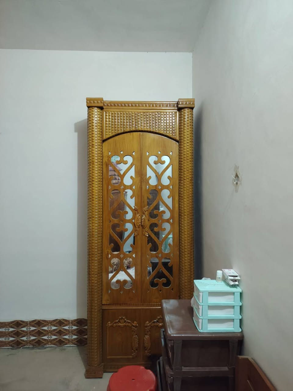 خشب صاج ثقيل نظافه كدام العين السعر مليون 500 وبيه مجال خابر ودلل ***********

