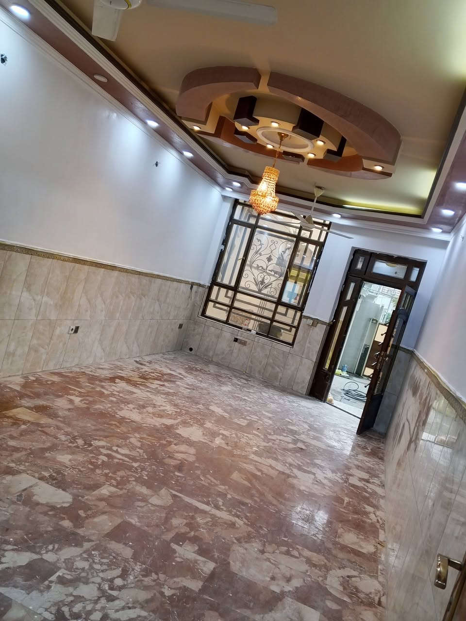 #صباغ انتاج من شغلي 
صبغ جدران وصبغ الشبابيك والبوب والواجهيات وجميع الاصباغ الحديثة والديكور ومعالجة الرطوبه  الجدران 
#نعمل بجميع مناطق بغداد للاستفساروالتواصل ع رقم  ‏‪***********‬‏/يتوفرواتساب علامدار الساعة
