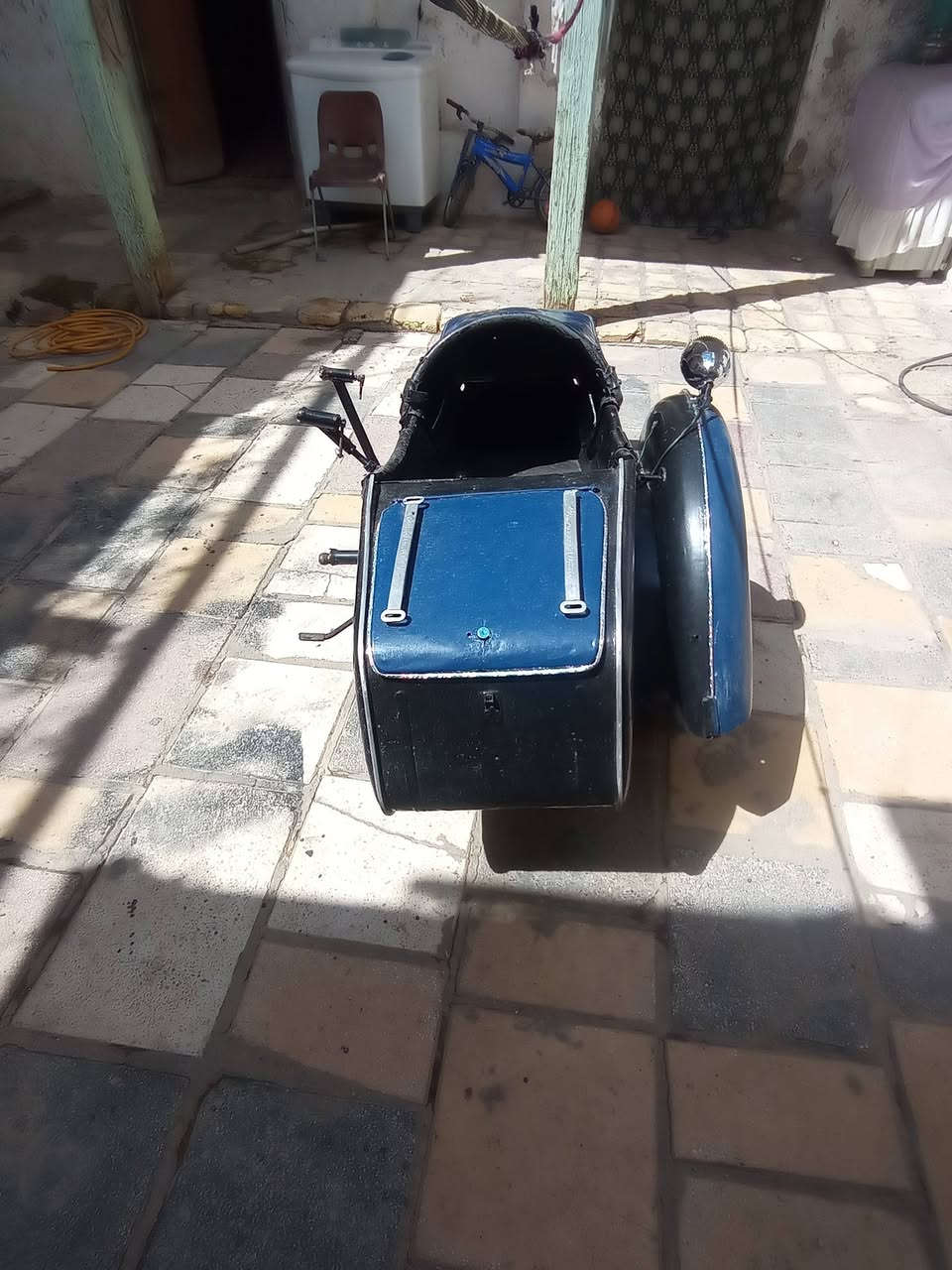 دوبة أمزت للبيع موديل 81 السعر 650 وبه مجال ميسان حي الرافدين *********** .
