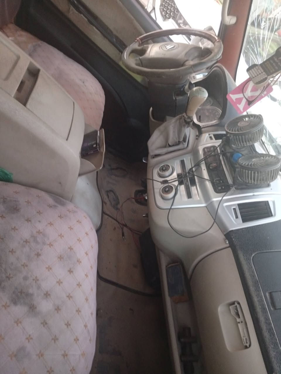 السلام عليكم حشوان للبيع راعيه ما اندله مستمسكاته عندي سنويه عظم عاج سعر 25 بيها مجال بس ***********
