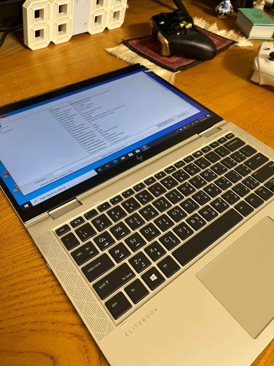 � لابتوب HP EliteBook x360 1030 G3 للبيع – نسخة قوية
جهاز بزنس أصلي من HP، قوي، خفيف، ويدعم اللمس 360°، مناسب للجامعة، الشغل، والإنترنت.

🔥 المواصفات والمميزات:

 • المعالج: Intel Core i7‑8650U (جيل 8، سريع للمهام الثقيلة)
 • الرام: 16GB لتعدد المهام بسلاسة
 • الخزن: SSD سريع (256/512GB) للتشغيل الفوري للويندوز والبرامج
 • الشاشة: 13.3 إنج Full HD لمس مع 10 نقاط لمس
 • 360° تحويل الشاشة لتستعمله كـ تابلت
 • بصمة Fingerprint لفتح الجهاز بسرعة وأمان
 • كيبورد بإضاءة للعمل بالليل
 • صوت Bang & Olufsen عالي ونقي
 • كاميرا HD للمكالمات والدراسة
 • منافذ: USB‑A + HDMI + Type‑C Thunderbolt
 • واي فاي سريع + بلوتوث
 • هيكل ألمنيوم قوي وخفيف، الوزن حوالي 1.25 كغم فقط

✅ مميزات إضافية:
✔ سريع جداً بفضل SSD + i7
✔ مثالي للطلاب والجامعة
✔ مناسب للأوفيس، الإنترنت، وحتى الألعاب الخفيفة

📍 الحالة: نظيف جداً ويعمل بكفاءة
🔌 الشاحن الأصلي موجود

💰 السعر: 500,000 دينار
المكان بغداد

📩 للتواصل خاص او***********

