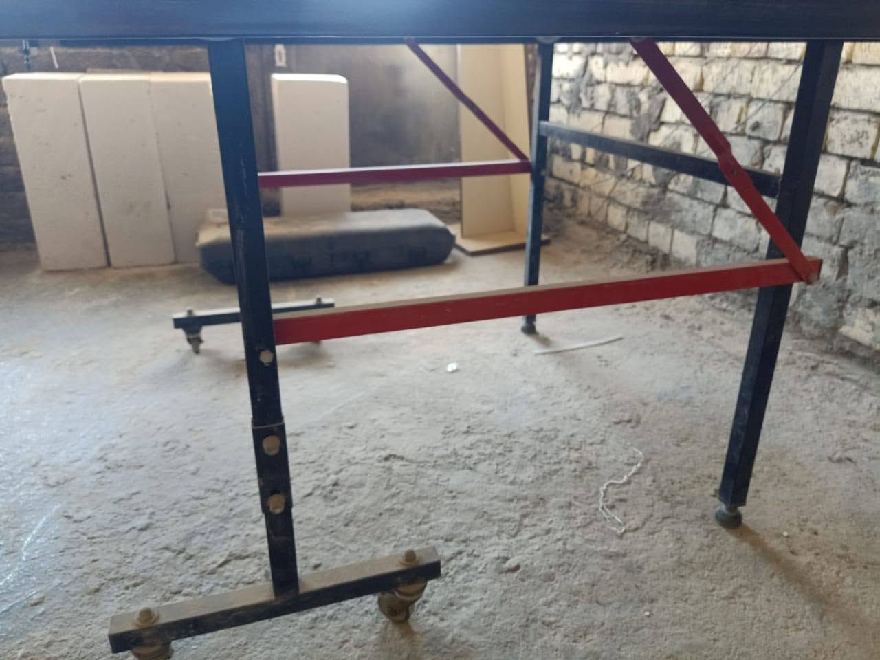 طاولة تنس (طاولة ping pong) للبيع
استخدام قليل داخلي يجي وياها اربع ركتات الطاولة قابلة للطي من اجل التخزين والقاعدة مالتها متحركة حديد اصلي الطاولة اصلية ومن شركة stiga 
السعر 150 الف بي مجال ومتوفر توصيل للمناطق القريبة داخل بغداد
للتواصل الخاص مفتوح


**إذا كنت صاحب هذا الإعلان وتريد حذفه لأي سبب، رجاءا أرسل رسالة إلى الدعم الفني**