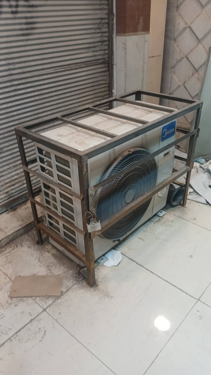 سلام عليكم سبلت 3 طن ميديا  مل محل  مستخدم 3 اشهر بس جديد بمعنى كلمه ناضفه ميه ميه غاز 410
لبيع عنواني بغداد 
الشراي واتساب  ***********
