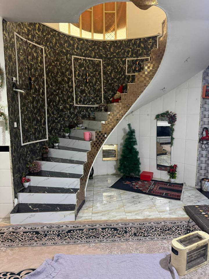 150 م للبيع حي الحكيم شارع إفران الهادي للاستفسار الاتصال على الرقم ***********
