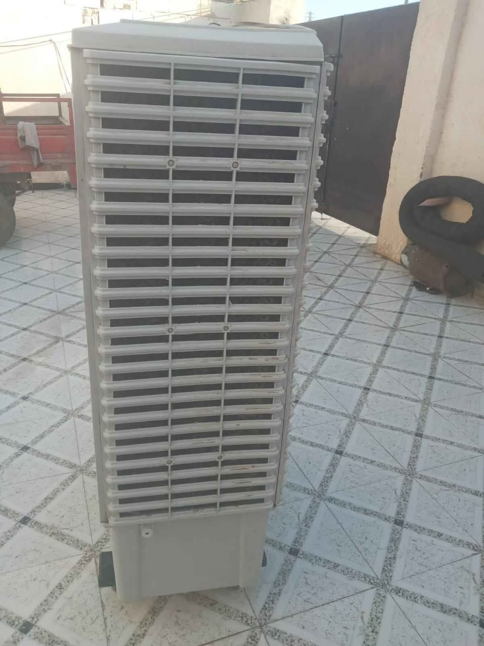 مبرده خت الجديده ستعمال قليل نضيفه مثل ما واضح بلصوره السعر 150 وبي مجال الشراي ‎*********** Singapore
