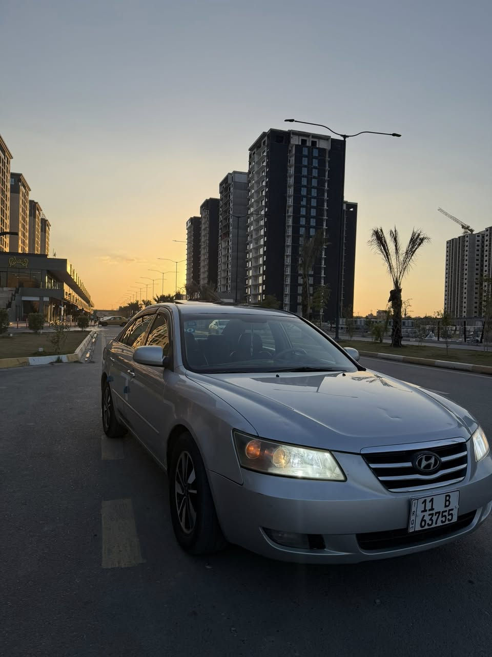 السلام عليكم سوناتا ٢٠٠٦ محرك ٣٣٠٠
سيارة مال بيت نضيفة تبريد انجماد 
لايتات كهربائيات كلها كاملة 
مقاعد جلد كير ومحرك مكفولة 
فتحة سقف شاشة اندرويد سنترلوك 
مابيهة اي نقوصات تجي وتشوف 
مكاني بغداد حي جهاد تحويل مباشر 
للاستفسار عن السعر اتصل على الرقم 
***********
