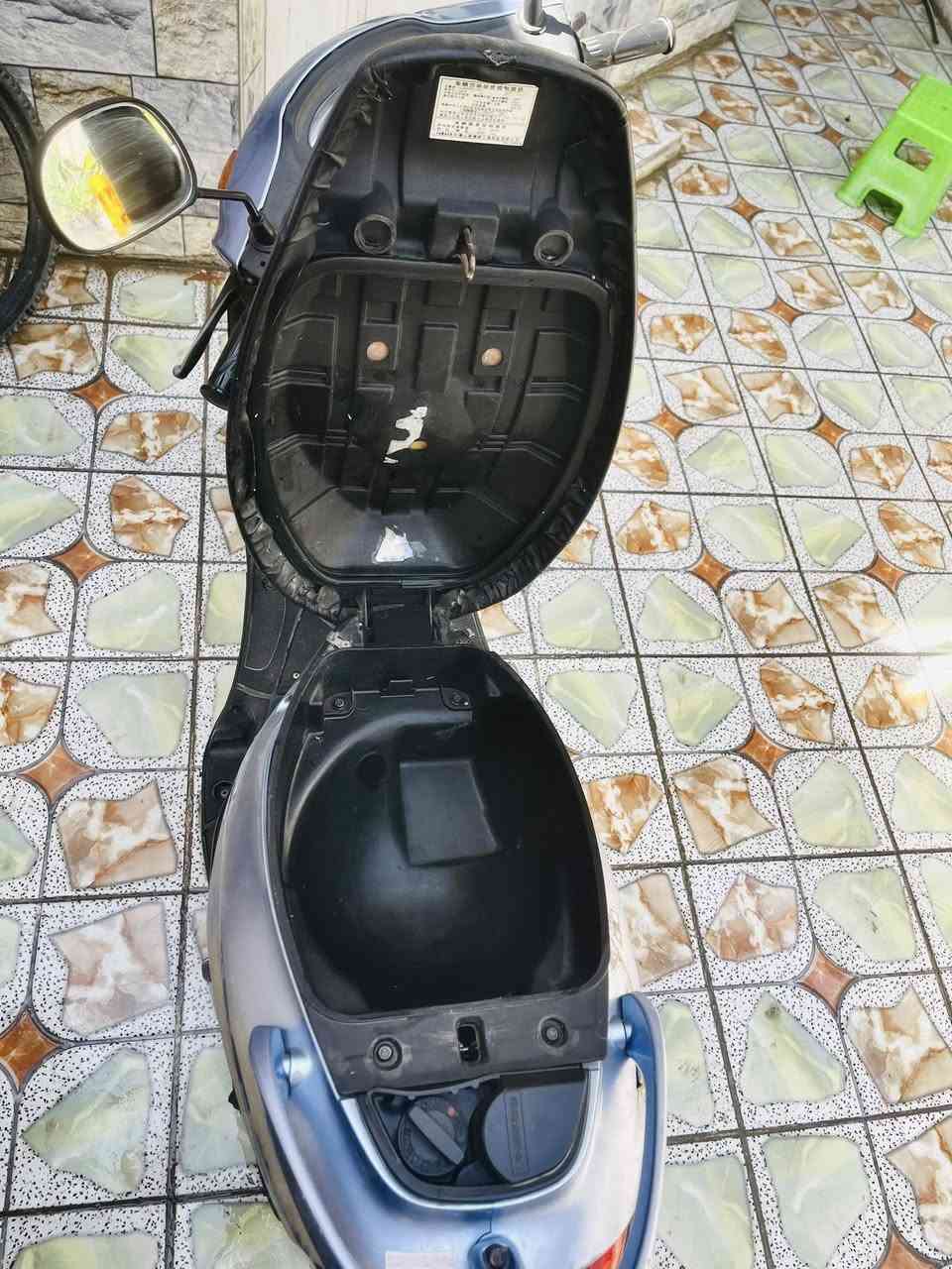 سلام عليكم ماكس قچمة محرك مرة وحدة مفتوح علة ايدي خرسه سلف هندر كهربايات دبلات كاها جديده شلعه دراجة مال جناي وعلي ماموكفتني فول تايرات زوج جدد مكان العبيدي الاشهداء الثانية رجاء بس وتساب او اتصال رجاء السعر ٤٠٠ (***********)
