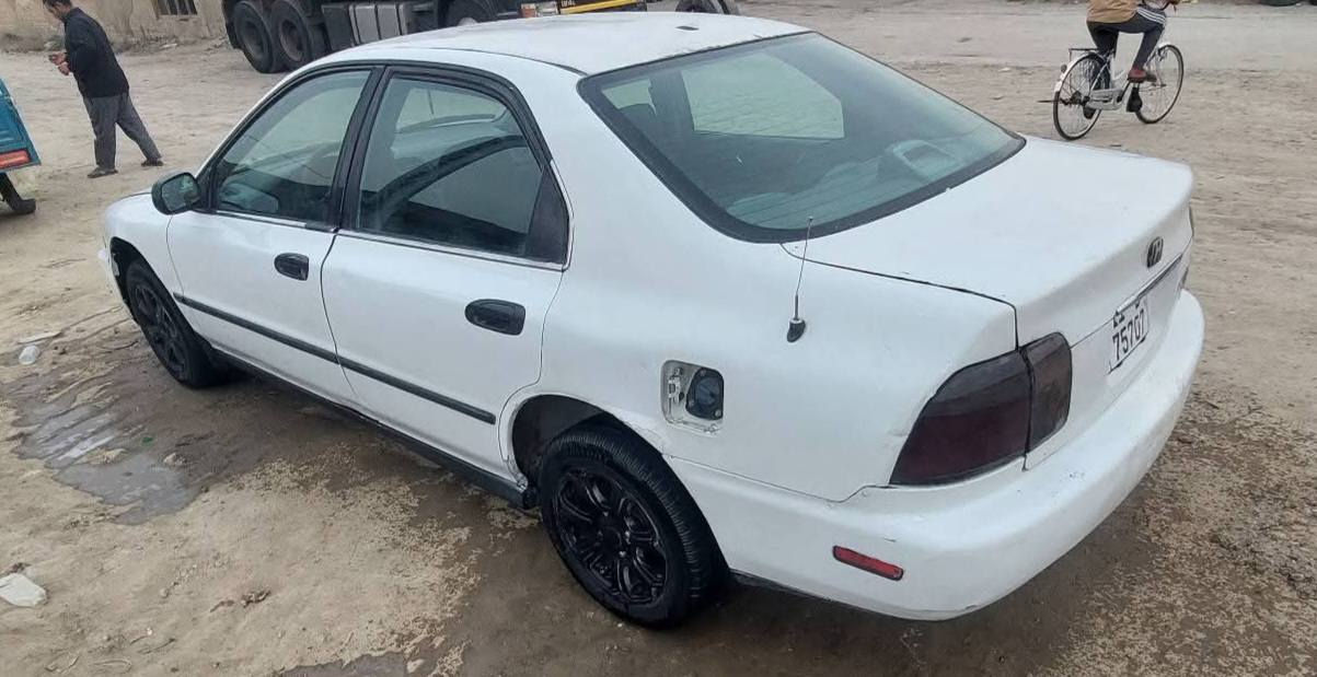 للبيع هوندا اكورد موديل 1996 محرك محور 1600 كير خير من الله رقم بغداد سنويه ل29 حداديه بيها ضعف كهربائيات كلها شغاله السعر 32 وبيها مجال الاتصال ***********
