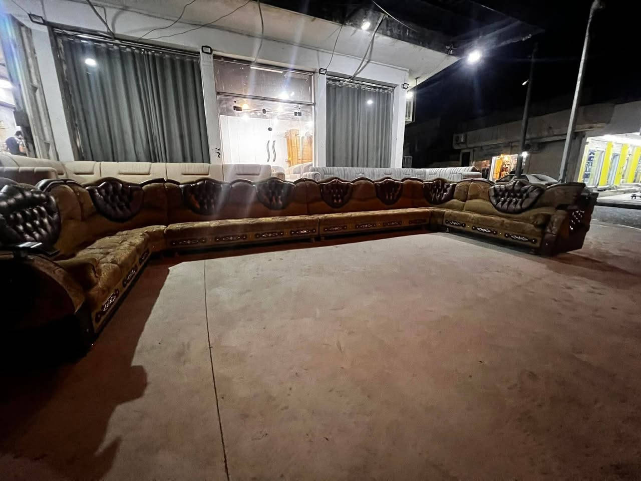 ديوان للبيع 📍 
خشب عراقي شرط 
14 متر زاويتين  
مابي اي عيب شرط 
عرض خاص ❤️‍🔥 
السعر 480 وبي مجال


**إذا كنت صاحب هذا الإعلان وتريد حذفه لأي سبب، رجاءا أرسل رسالة إلى الدعم الفني**