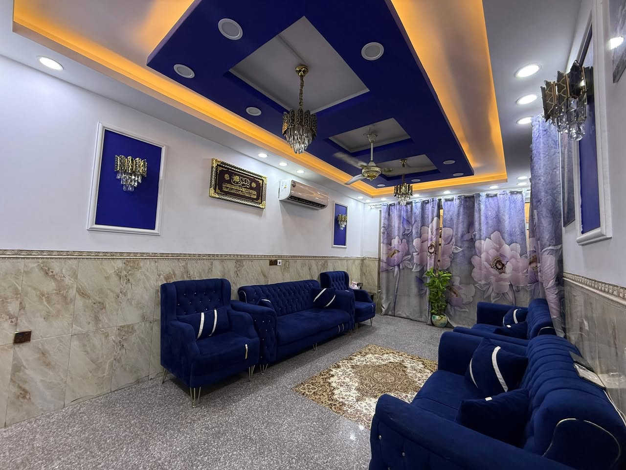 السلام عليكم اخون عندي بيت مساحة 98 بلسند واقع حال 119 متر واجهه 5 ونص  موقع البيت بغداد الجديده النعريه قرب مدرسة ابن سينا  عدد غرف النوم 3 وصحيات 2 
سعر البيت 245 
الاستفسار اكثر ***********
