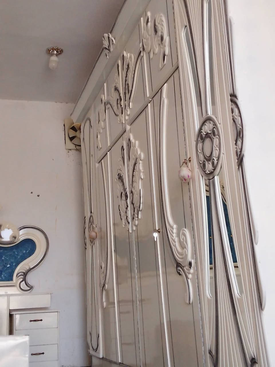 توجد غرفه نوم صاج عراقي نضام تركي للبيع السعر مليون وبي مجال للاستفسار ***********
