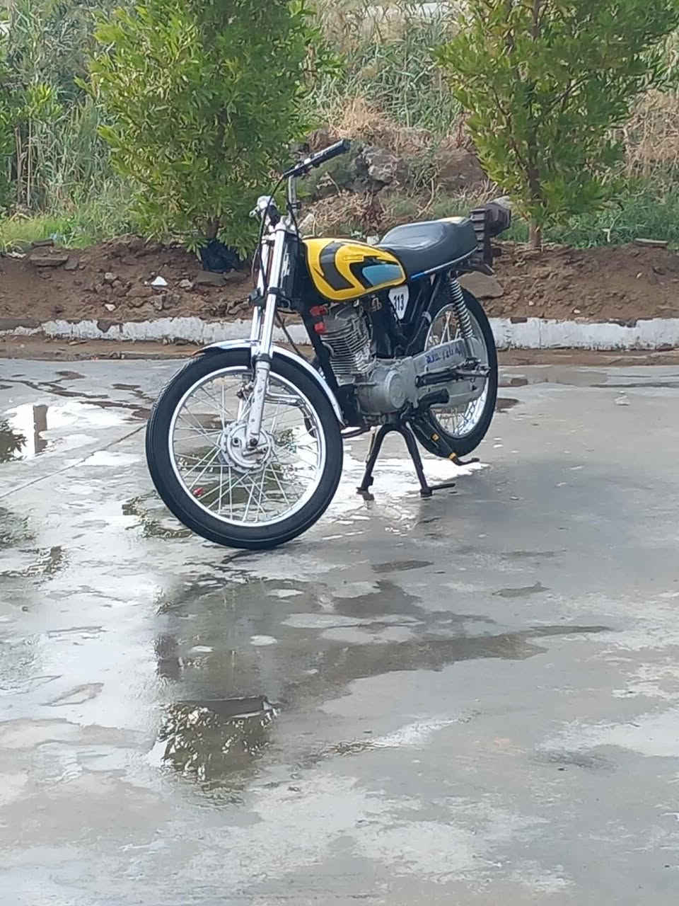 سلام عليكم اخوان دراجه حربيه للبيع  مكينه ارشه مكينه قويه و حلوه الدراجه نشطة  دك عندك شلعه و معدل اوراق كامله سعر٥٥٠ وبيها مجال مكاني شهربان حي العسكري رقمي ‭٠٧٨٦ ٤٣١ ١٨٥١‬
