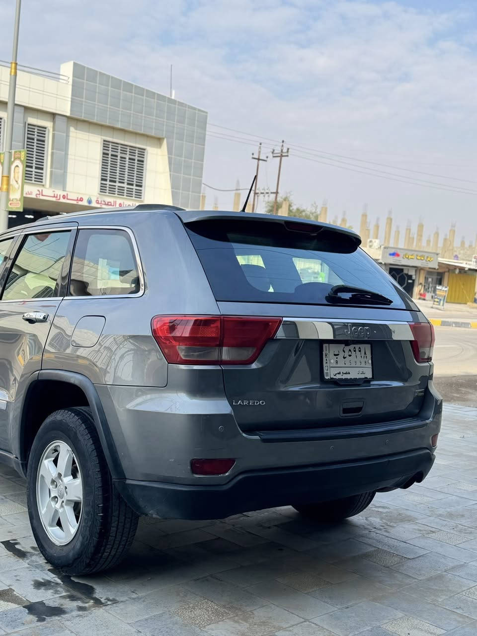 جيب شيروكي مديل 2012  كندي داخله كلين تايتل .
رقم بغداد ب اسمي شخصيا سنوية 2028
ماشيه : 125 مايل 
صدر امامي خلفي جديد
تخم تاير 
داخل عسلي 
كأمره خلفيه 
حساسات 
السياره كير محرك ع شركة ما ملعوب بي 
بالعراق صار بيها صبغ بدون دواخل بدون ضربة بدون معجون فقط رش ومنزل السونار بالمنشور 
ملاحظة: إدامة كاملة للسيارة دهن عبوه صدر 
 الاستفسار:***********
