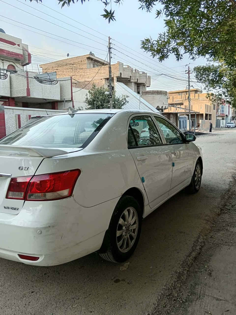 السلام عليكم بي واي دي جي ثري مديل ٢٠١٣ سياره حلوه وخير من الله بيها بارد باب السايق كلش بسيط  ااضافه تلحيظات بسيطه بالباب الخلفي بدون اي ضربه وصبغ تخم تاير جديد  اوتوماتيك ماشيه ١٧٠ للاستفسار الاتصال على الرقم *********** السعر ٦٠
