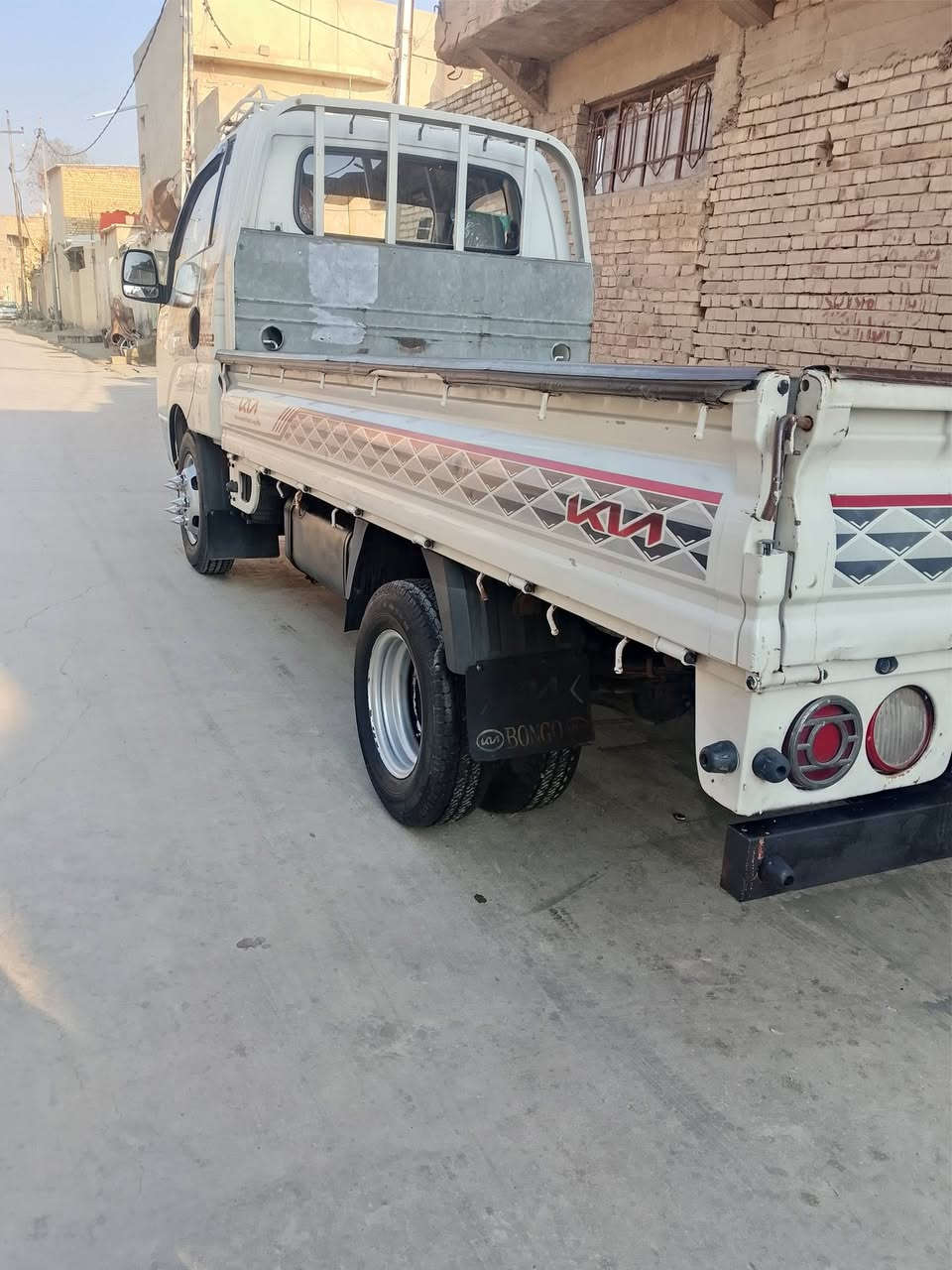 السلام وعليكم ورحمه الله وبركاته سياره معروضه للبيع موديل 2013 رقم ذي قار تحويل مباشر رقم نكليزي بسمي تخم تاير جديد سياره جهازه مال جناي جاهز ومحور ستد 27 السعر 113وبيها مجال قليل مكاني واسط نعمانيه ***********
