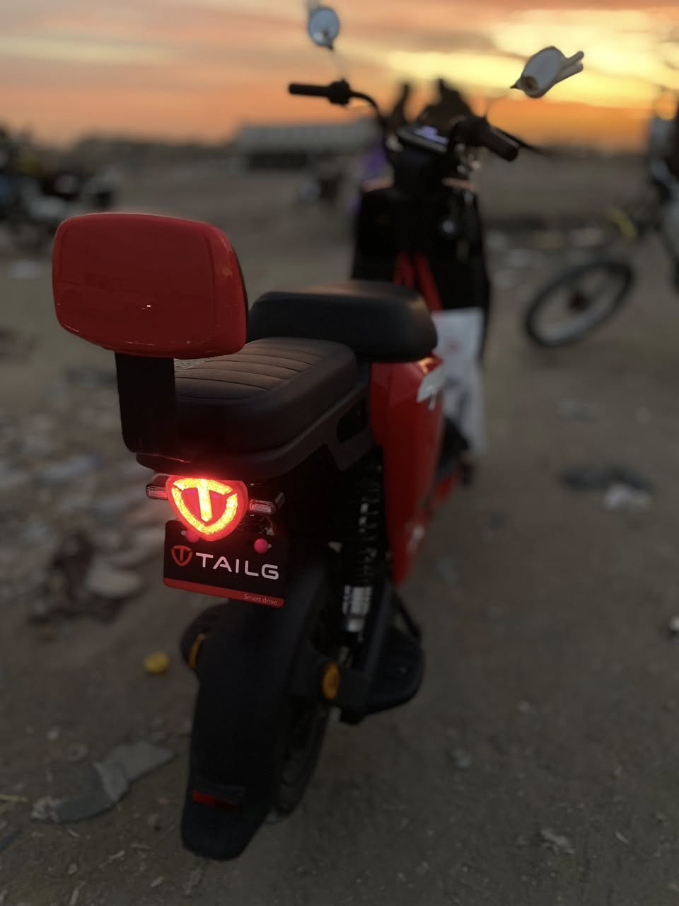 سلام عليكم دراجة شحن تيسلا الريان لون احمر الموديل 2024 السرعة 60 نمر السرعه 3 قبل شهر من طلعت بيه وصل مال معرض من طلعته من المعرض سعره 850 وهسه متوازي على بيعته سعره هسه 750 ودراجه حلوه امانه لله بيه بصمات 2 لايت عالي ناصي ابيضّ ايشاير شغالات اصطاب شغال تايرات جدد جرس إنذار قفل ستيرن مثبت سرعه مانع انزلاق ابريكات حساس 6بطاريات ليثيوم تشغيل عن بعد مكاني كربلاء مرقد الحر ما متواجد على الفيس ولا خاص شراي اتصل على الرقم *********** وبيك خير وتدلل 🤍
