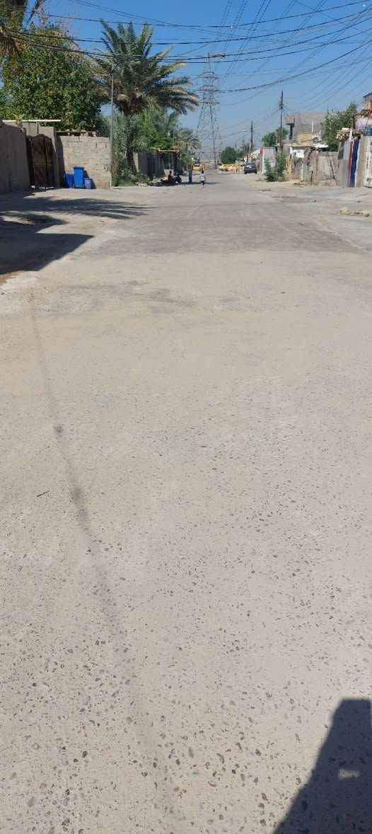 بيت للبيع طابقين مسلح يحتوي اربعه غرف نوم كبار واستقبال كبير مساحه ٢٠٠متر كامل خدمات حي جابر فلكه سلمان تبليط مجاري منطقه حلوه هادءه تليفون *********** اتصل واني بخدمتك
