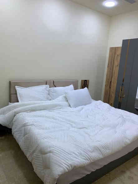 شقة طابق أول مؤثثة بالكامل – المنصور/المتنبي
تتكون من:
 • غرفتين نوم
 • صالة
 • مطبخ
 • حمام
الشقة مؤثثة بالكامل وجاهزة للسكن.

للاستفسار: ***********
