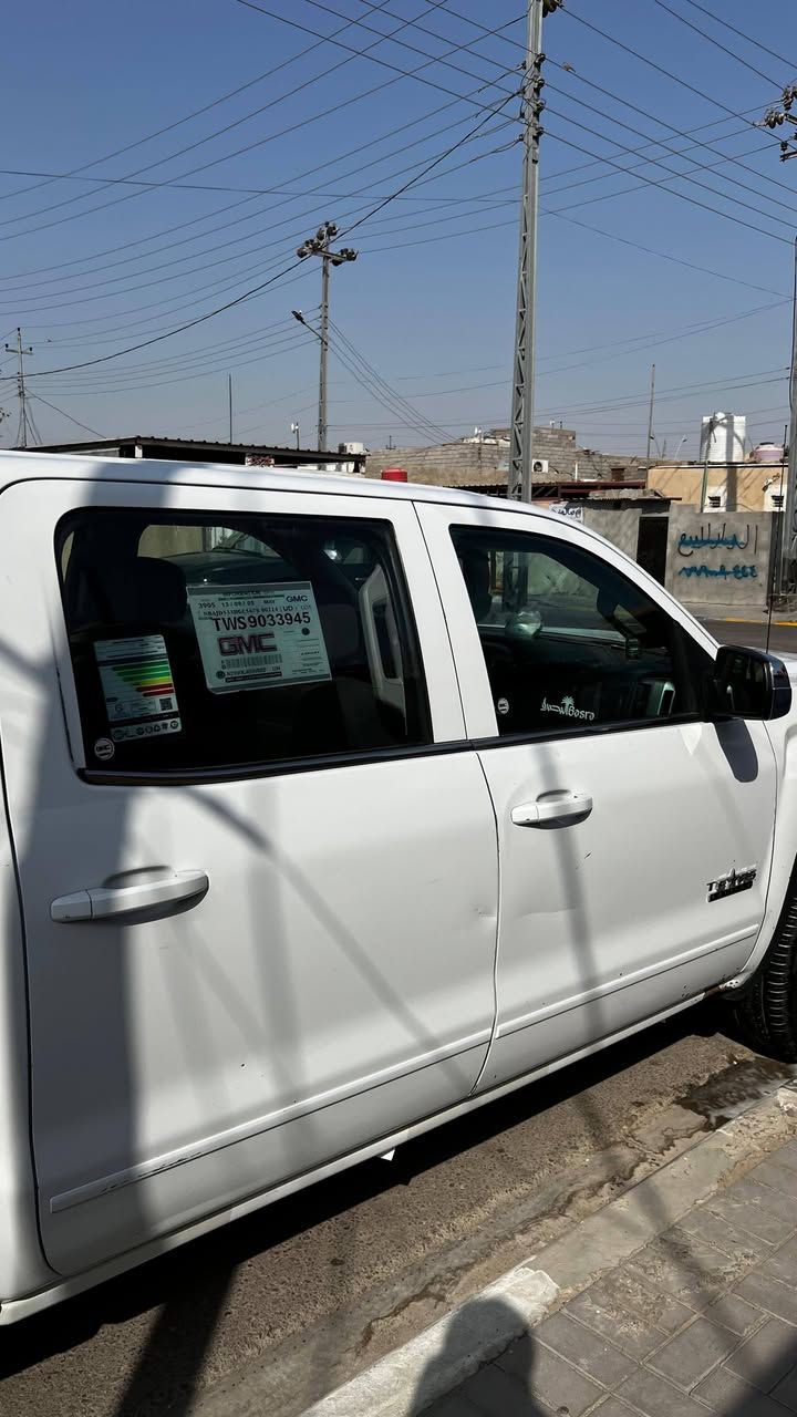 سلام عليكم
جمس سيرا 
باب طويل بدي قصير المرغوب
لون ابيض 
رقم بصره دولي جديد باسمي وهزه جديده
موديل ٢٠١٧
محرك ٨ سلندر ٥٣٠٠ المرغوب
طخم تاير جديد
 باتري جديد
 راديتر ولف حماوه كله جديد
عليها ادامه كامله كل نقص مابيها
بيها صبغ الصفحه اليسره والبنيد اثر حادث ستوته وصور الحادث موجوده
السعر ١٧٠ قابل للتفاوض
المكان البصره 
للاستفسار ***********
