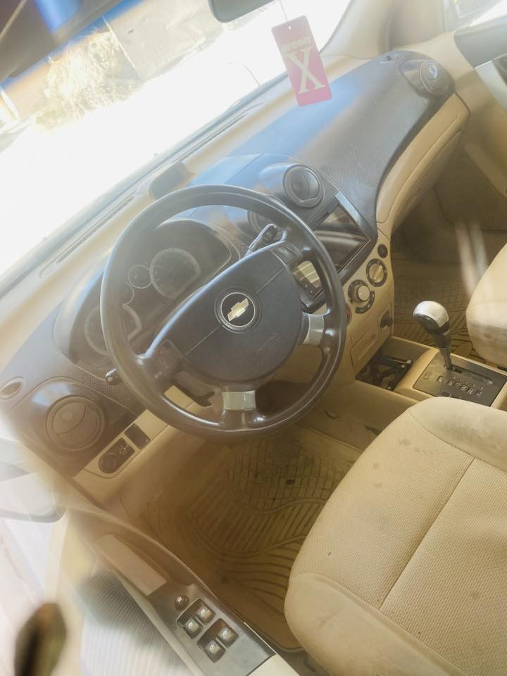 السلام عليكم افيو 2009 جاهزة من كلشي بيه قطعة وحدة صبغ اثر دحجة دراجة  والباقي كفاله كير  محرك مكفول شاشه سنتر لوك رقم جديد سنوية ل2030عارضه 65 وبيه مجال 
مكان سيارة حله  أبي غرق ***********
