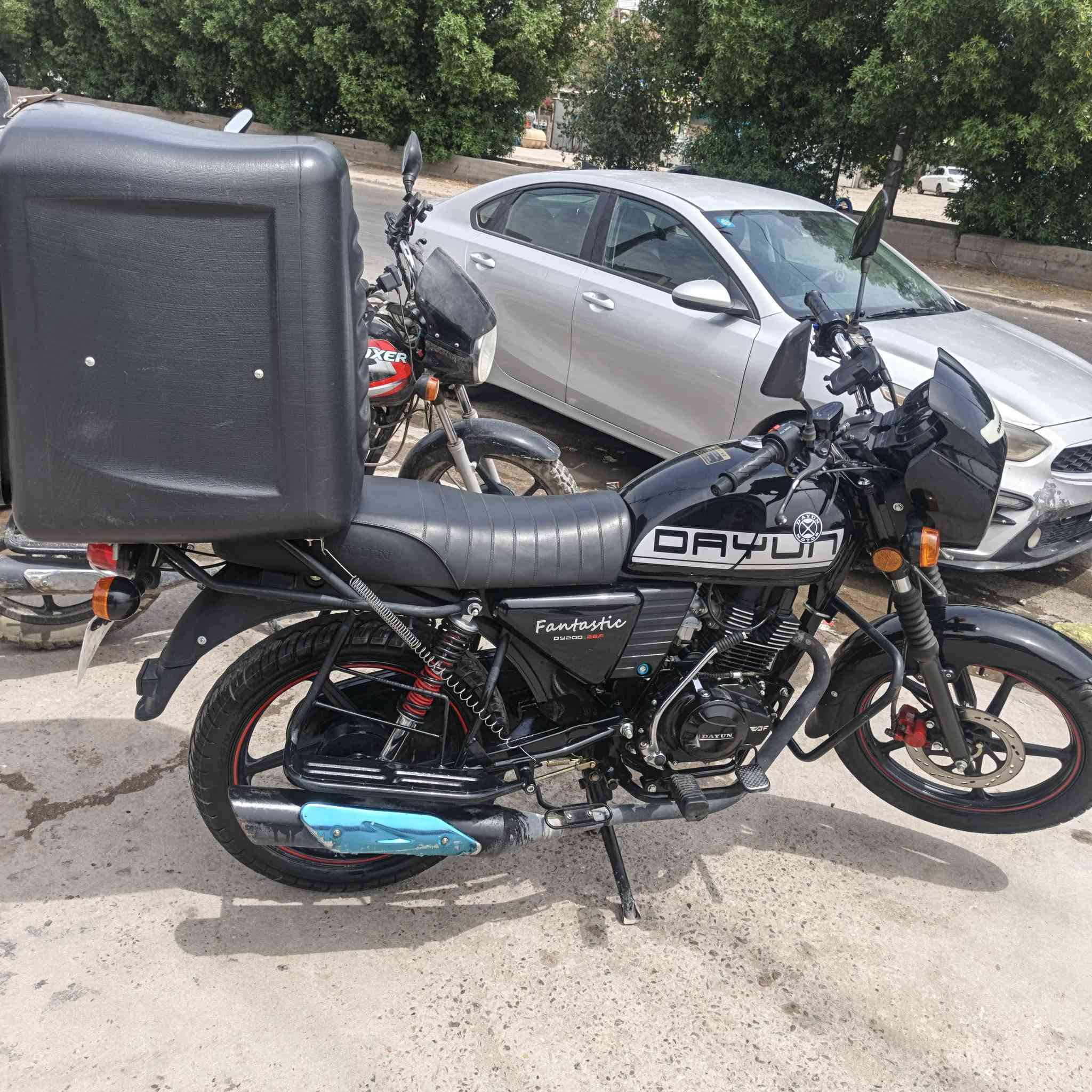 دراجة ديوان مرقم كامل موديل,25 الدراجة مكفولة زيرو مابيها أي نقص السعر مليونين و600 وفيها مجال مكاني بغداد البياع 
***********

